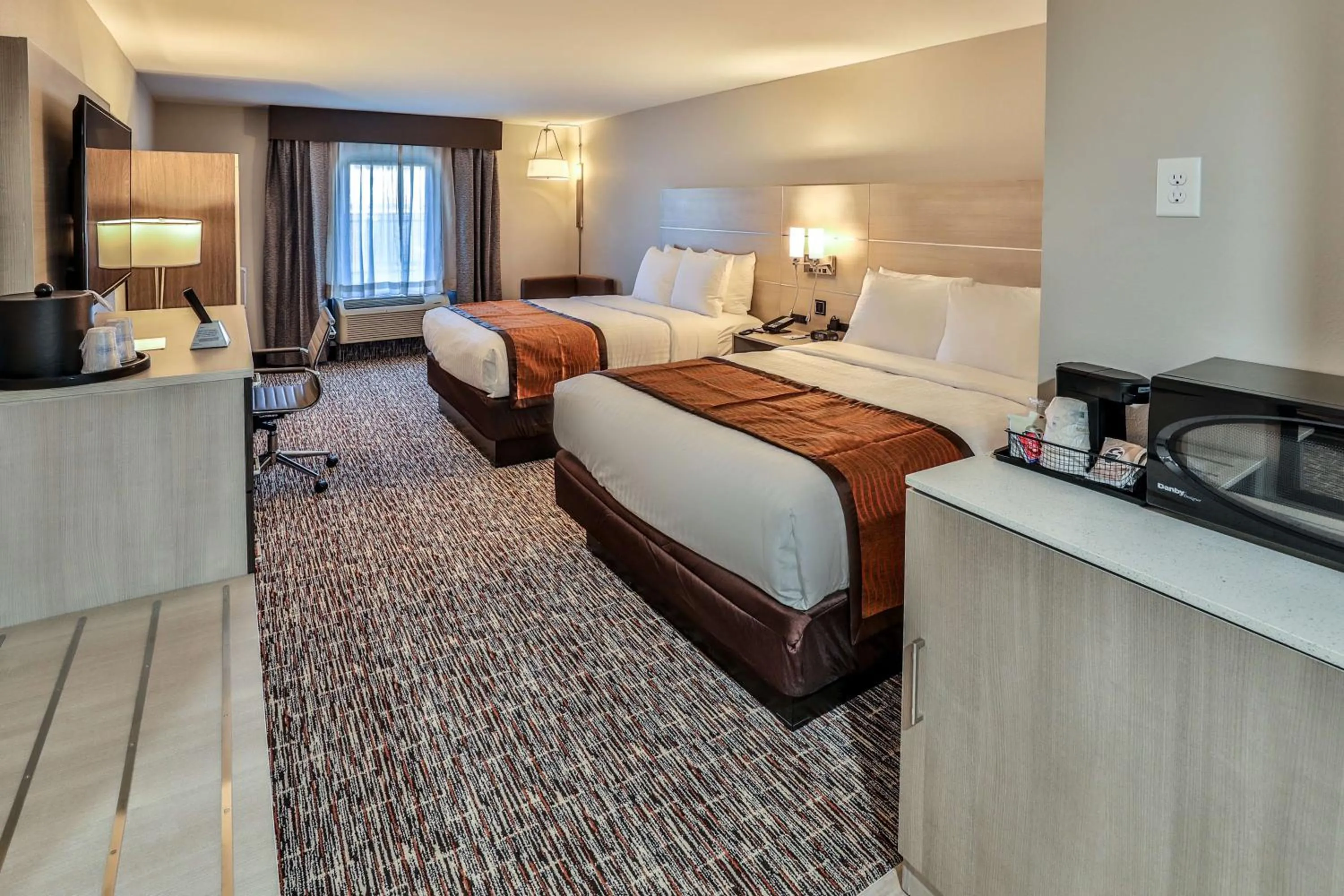 Queen Room with Two Queen Beds in Best Western Plus Executive Residency Nashville
