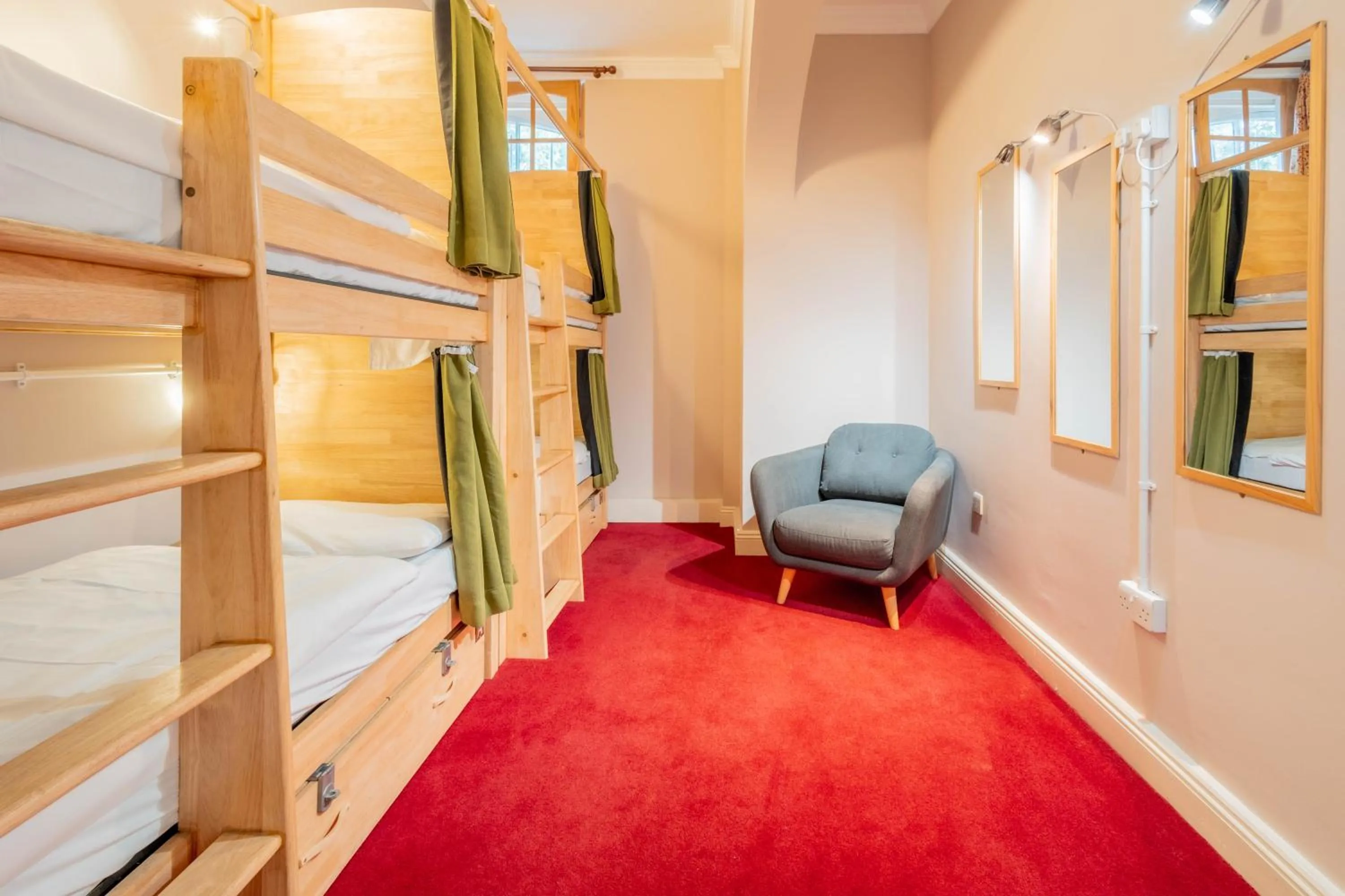 Private Quadruple Room in Palmers Lodge Swiss Cottage