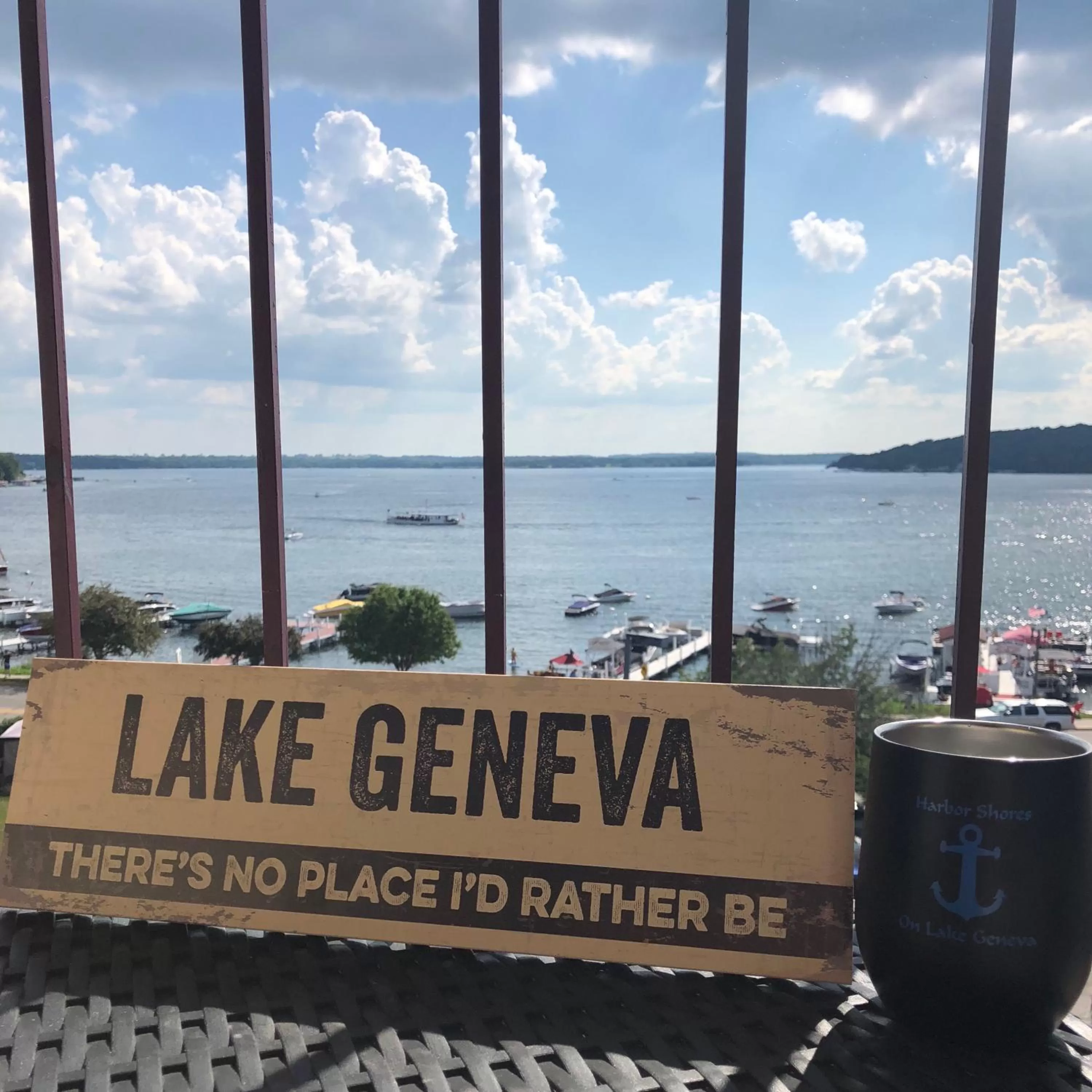 1 King Bed Lakeview - 3rd - 5th Floor with unobstructed view, pullout sofa - Upper Floor – Balcony in Harbor Shores on Lake Geneva