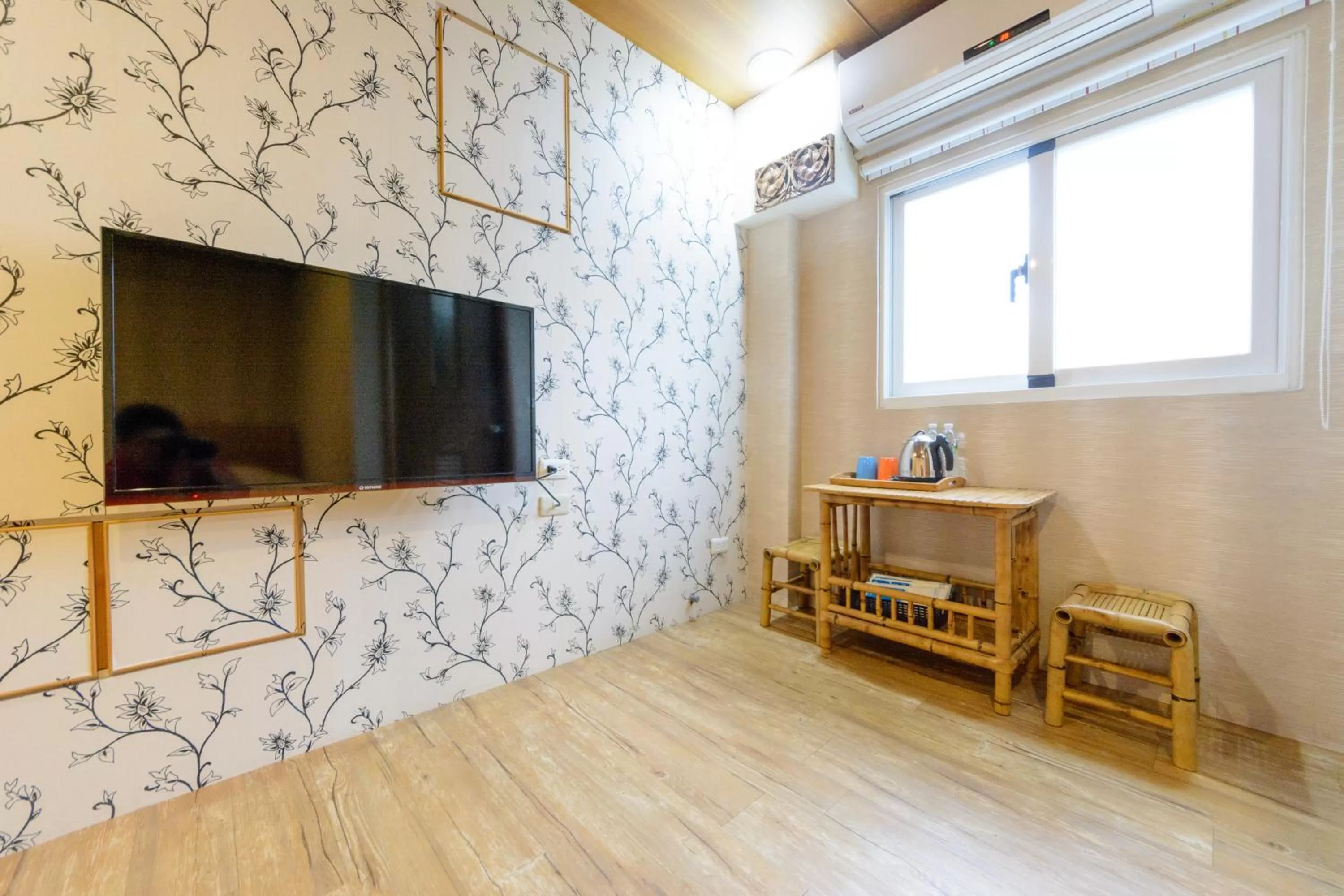 Twin Room with Private Bathroom in Owl Castle