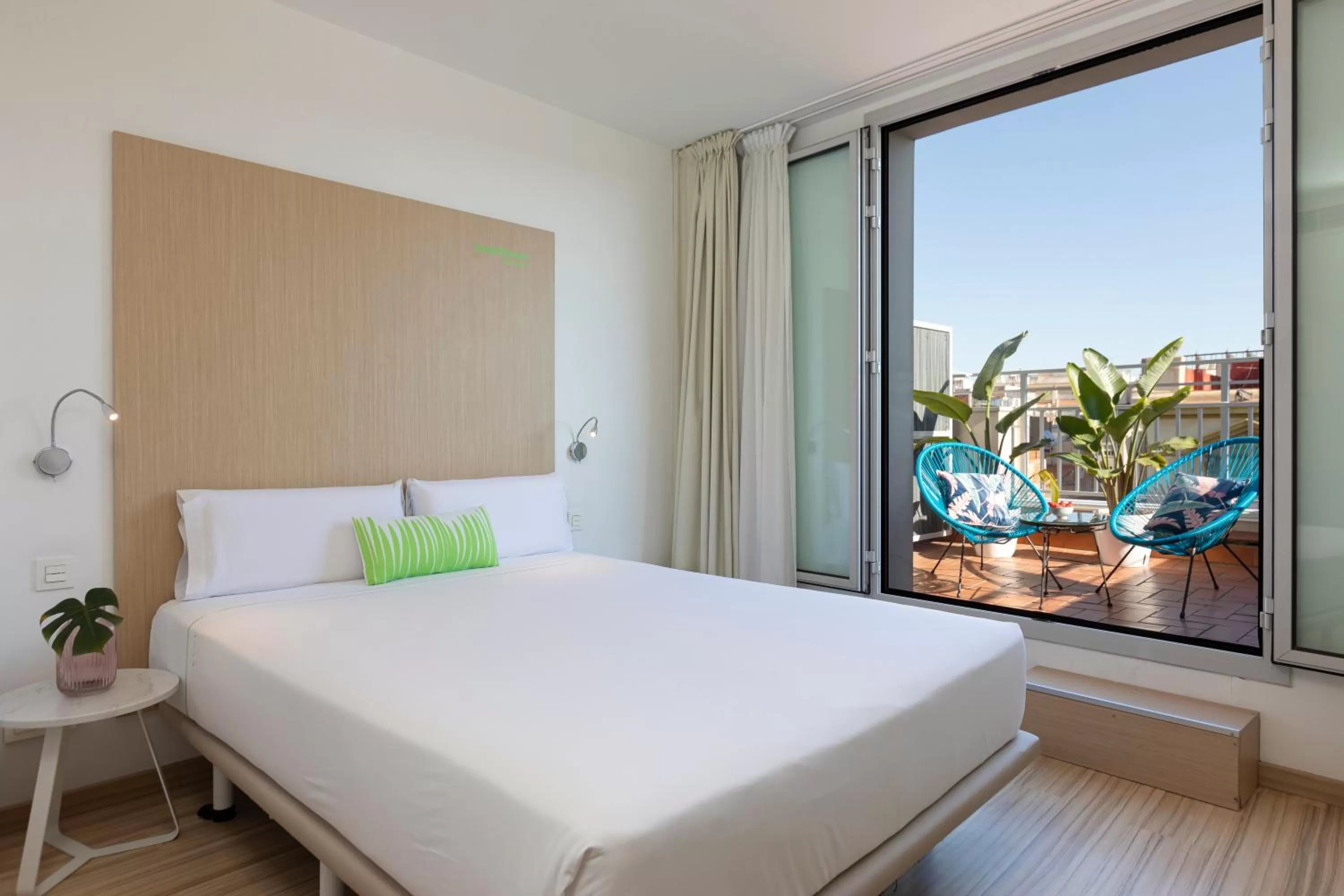 Double Room with Terrace in SmartRoom Barcelona