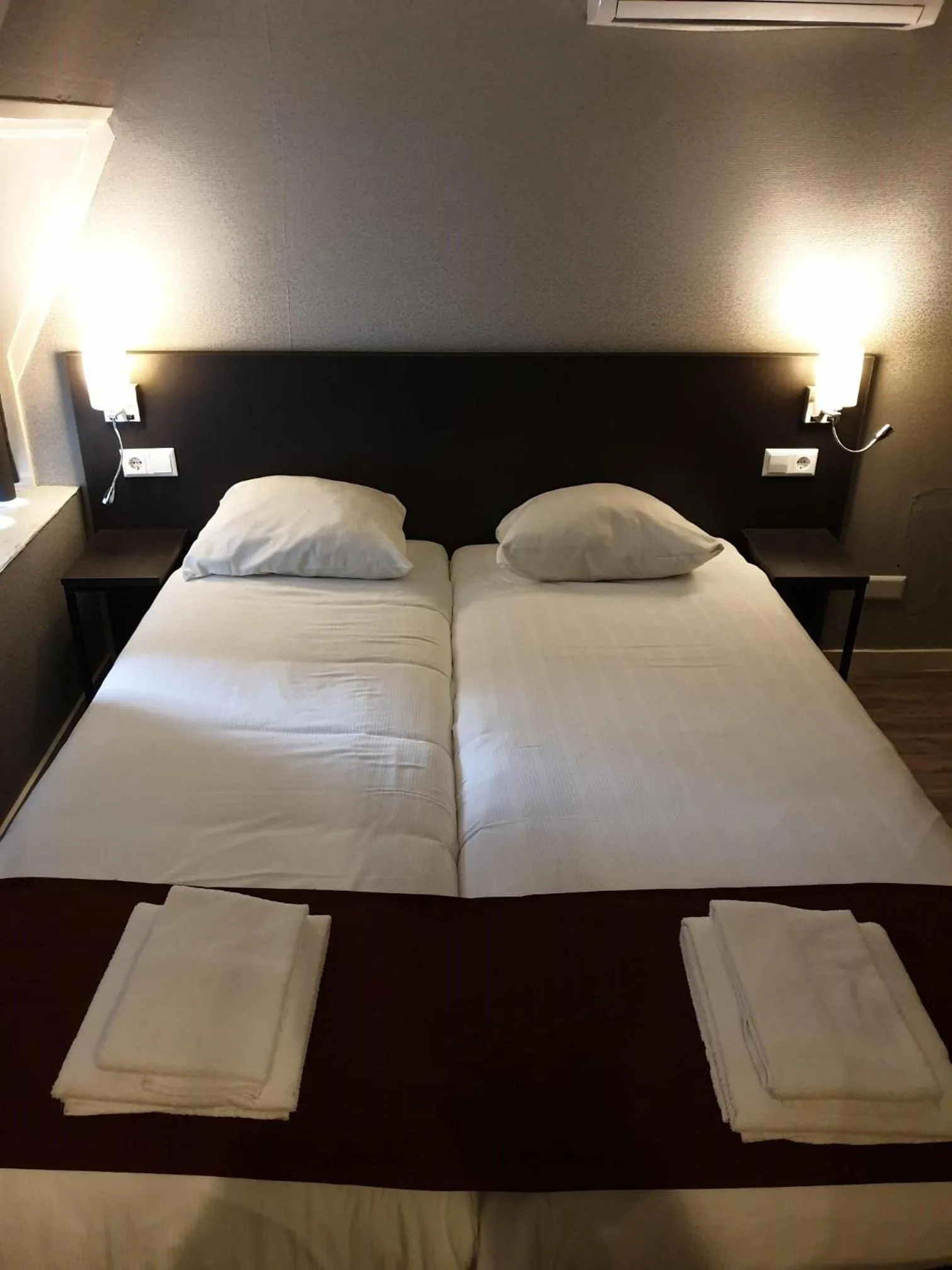 Economy Twin Room without Window in Hotel Manofa