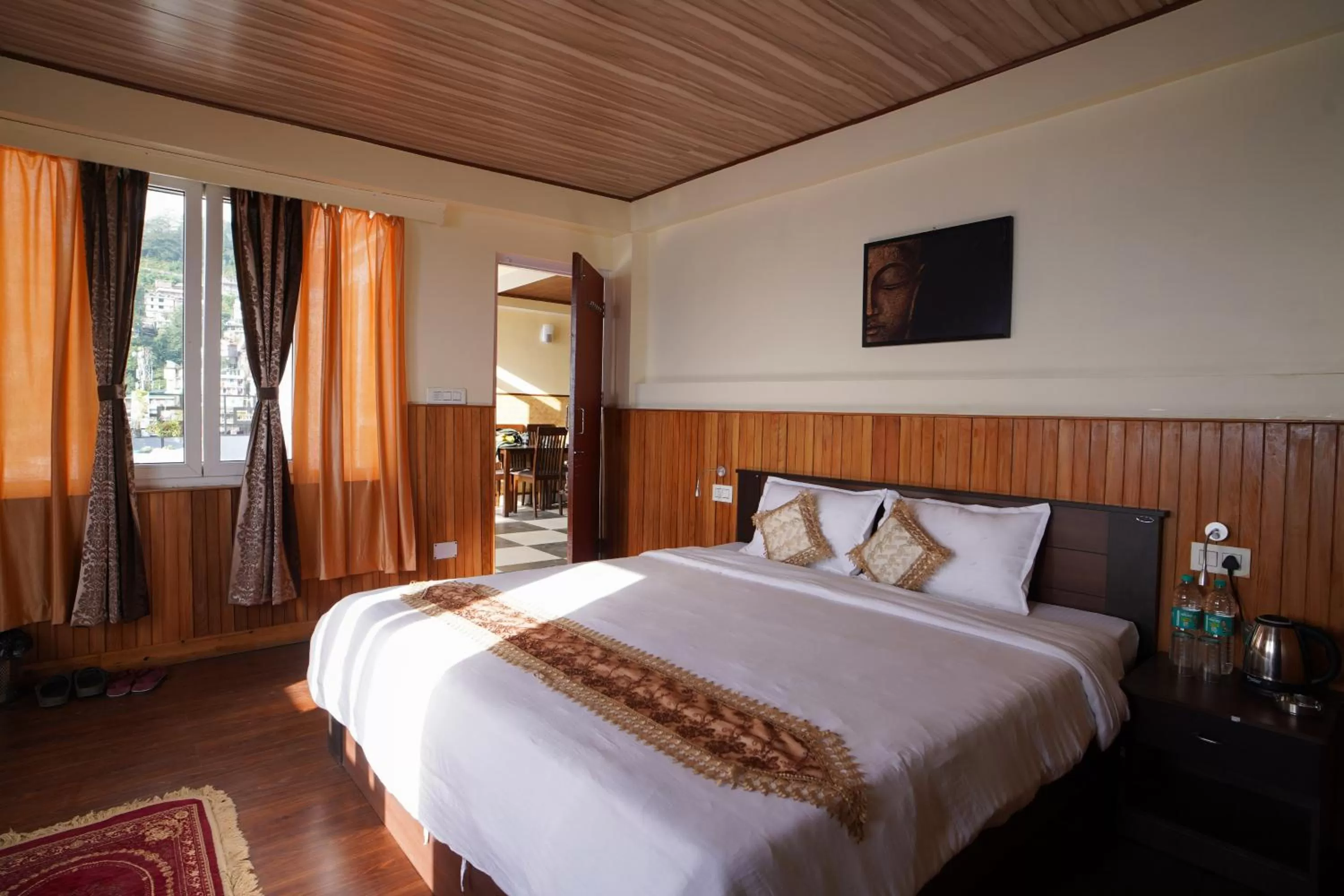 Junior Suite with Mountain View in Hotel Hill Queen near Sherpa Gumba Darjeeling Mall 5 Min Couple Friendly