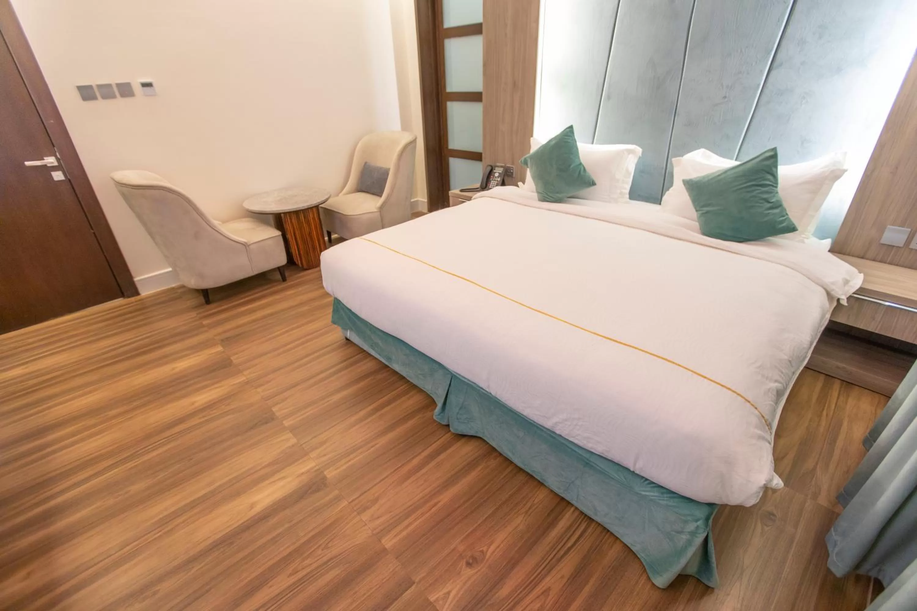 Executive Suite in Luxury Night Al Mounisea