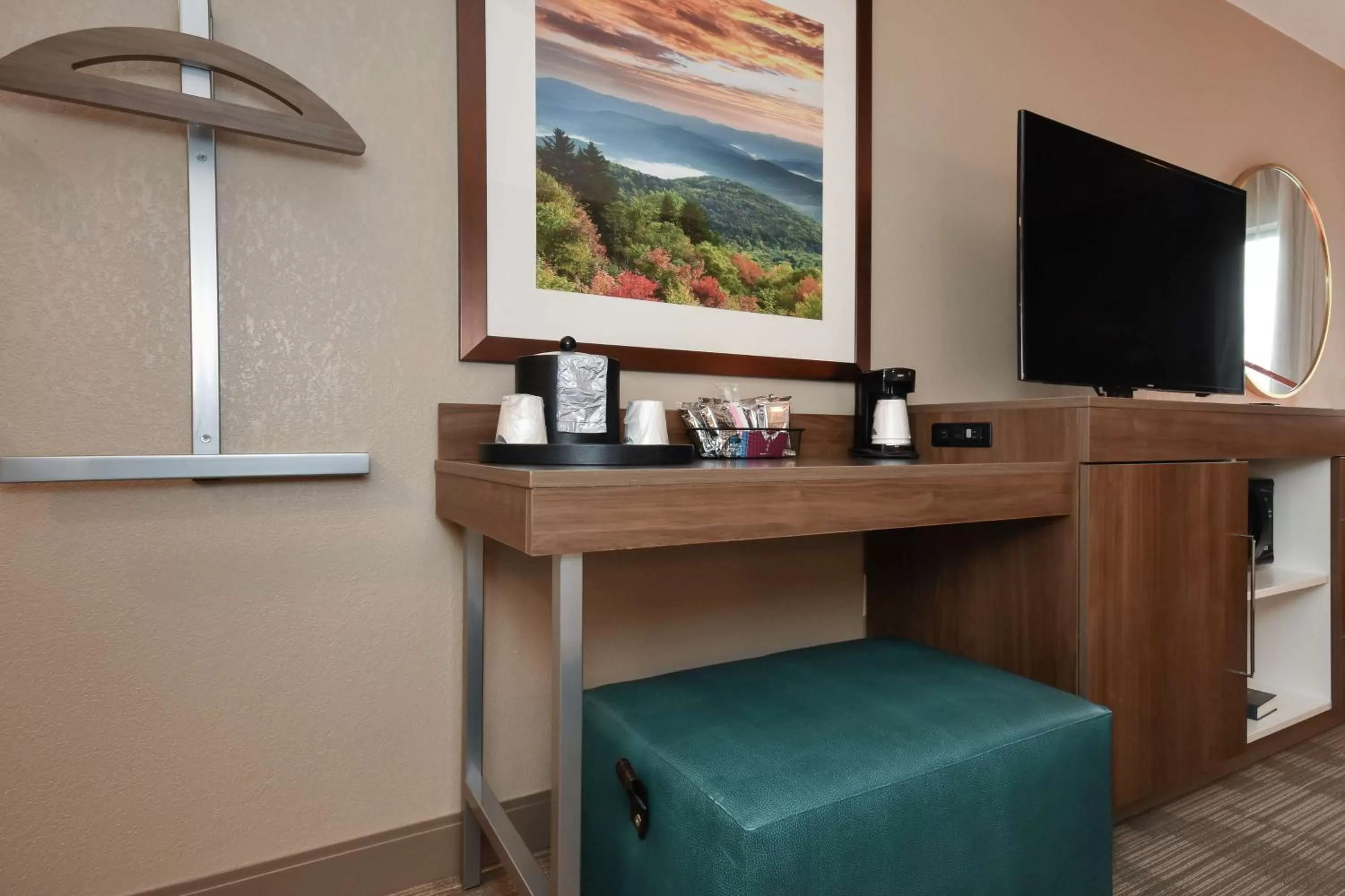 Queen Room - Non-Smoking in Hampton Inn Brevard