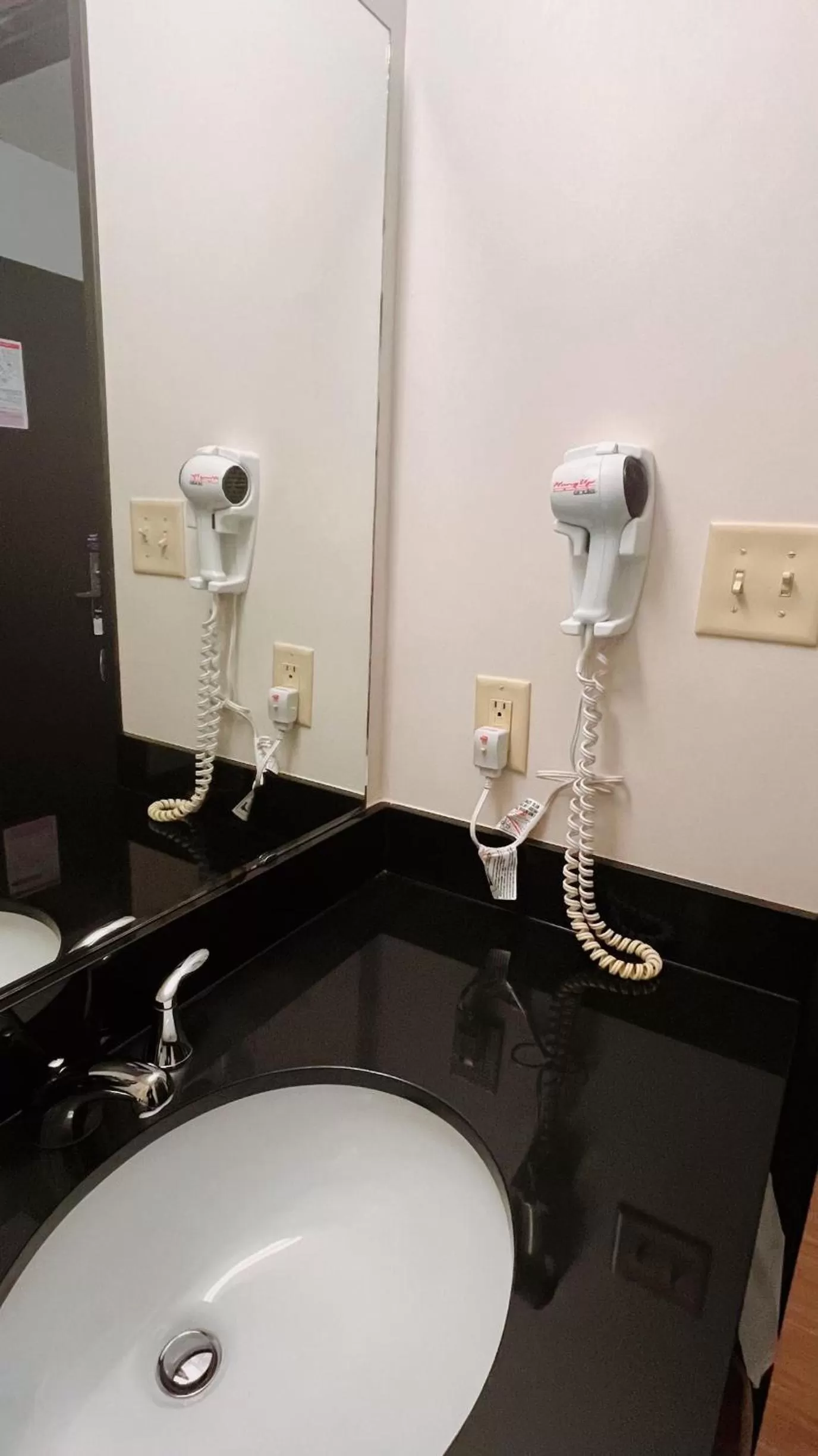 King Room - Disability Access - Non-Smoking in Motel 6-Regina, SK