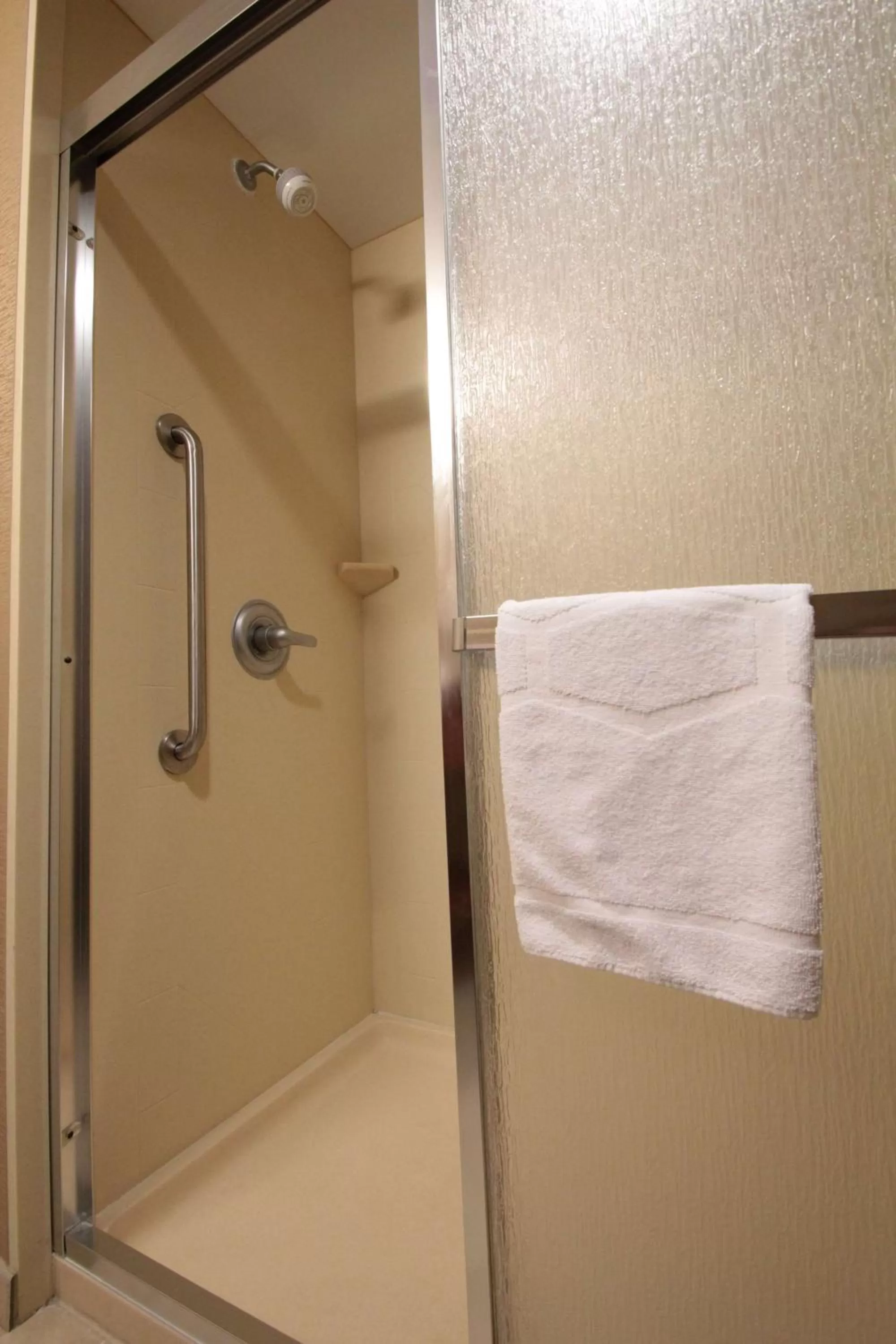 King Room with King Bed - Non-Smoking in Hampton Inn Hampton-Newport News