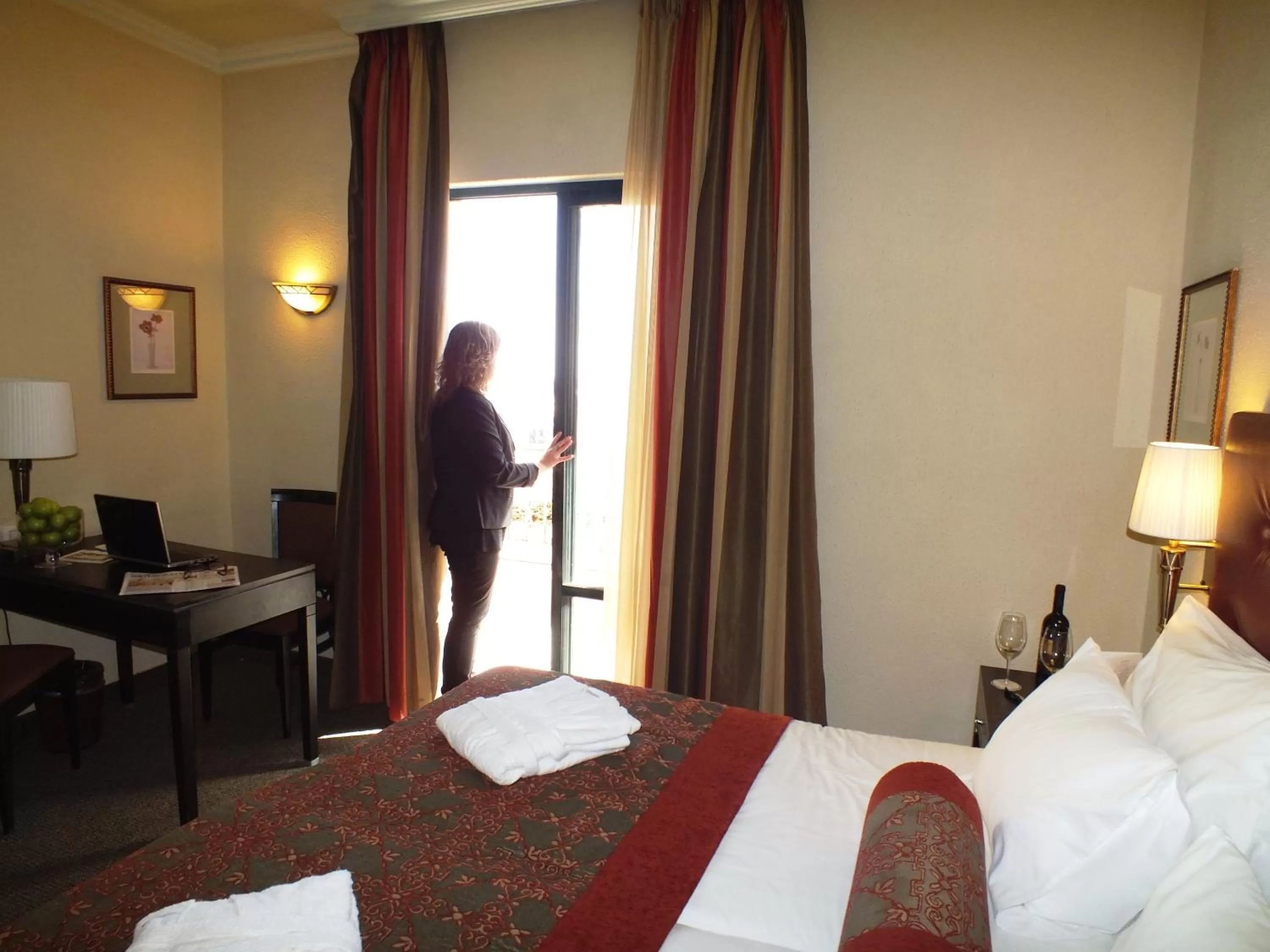 Classic Twin Room with Balcony in Prima Kings Hotel
