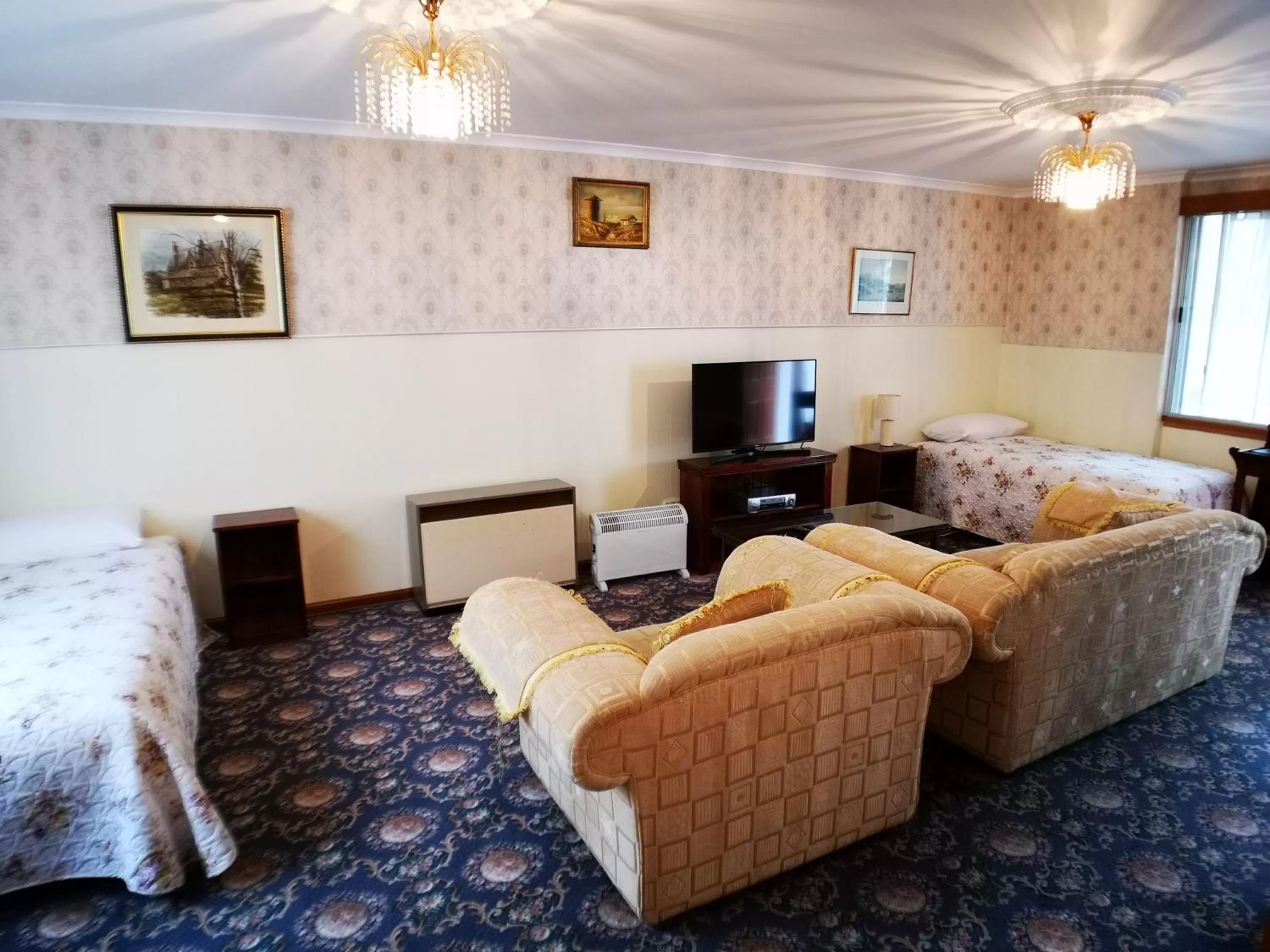 One-Bedroom Apartment - Huon  in Motel Mayfair on Cavell