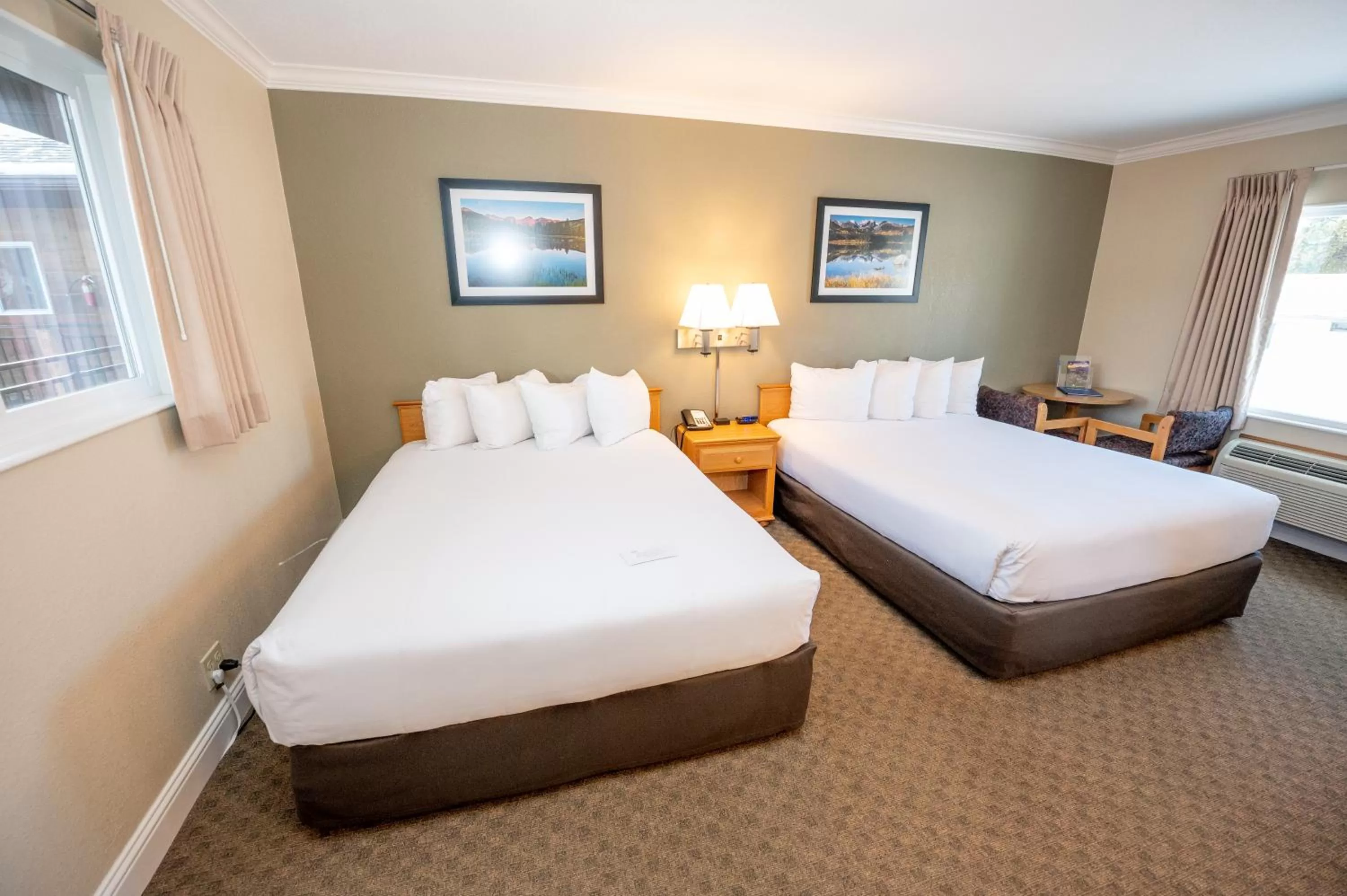 Deluxe Queen Room with Two Queen Beds in Blue Door Inn