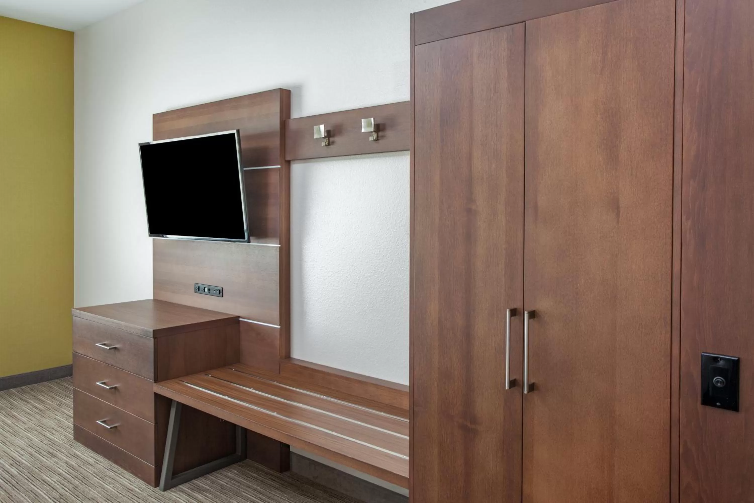 Standard Queen Room with Two Queen Beds - Communications Accessible in Holiday Inn Express & Suites Texarkana by IHG