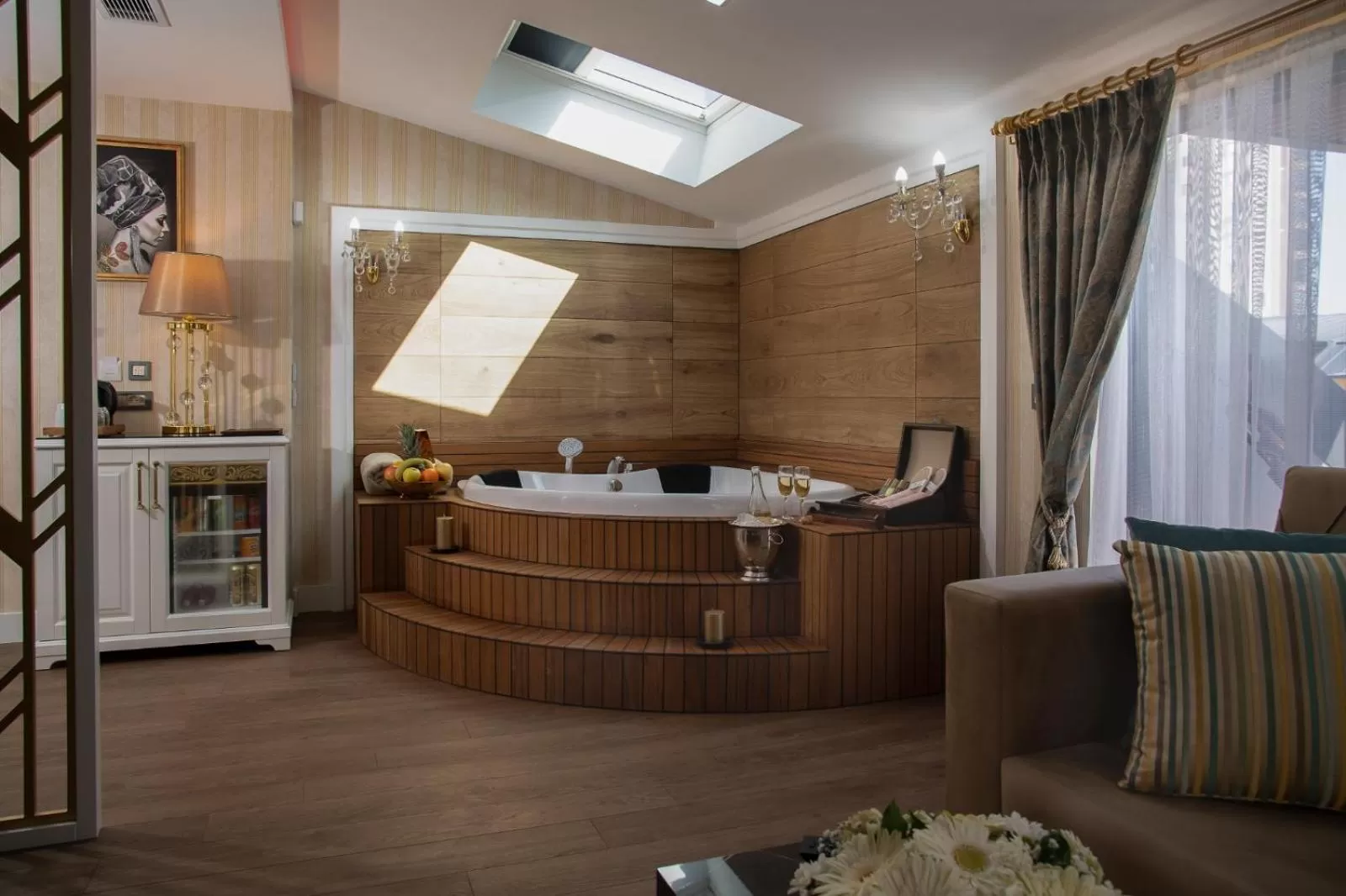 Jacuzzi Suite in Elysium Green Suites