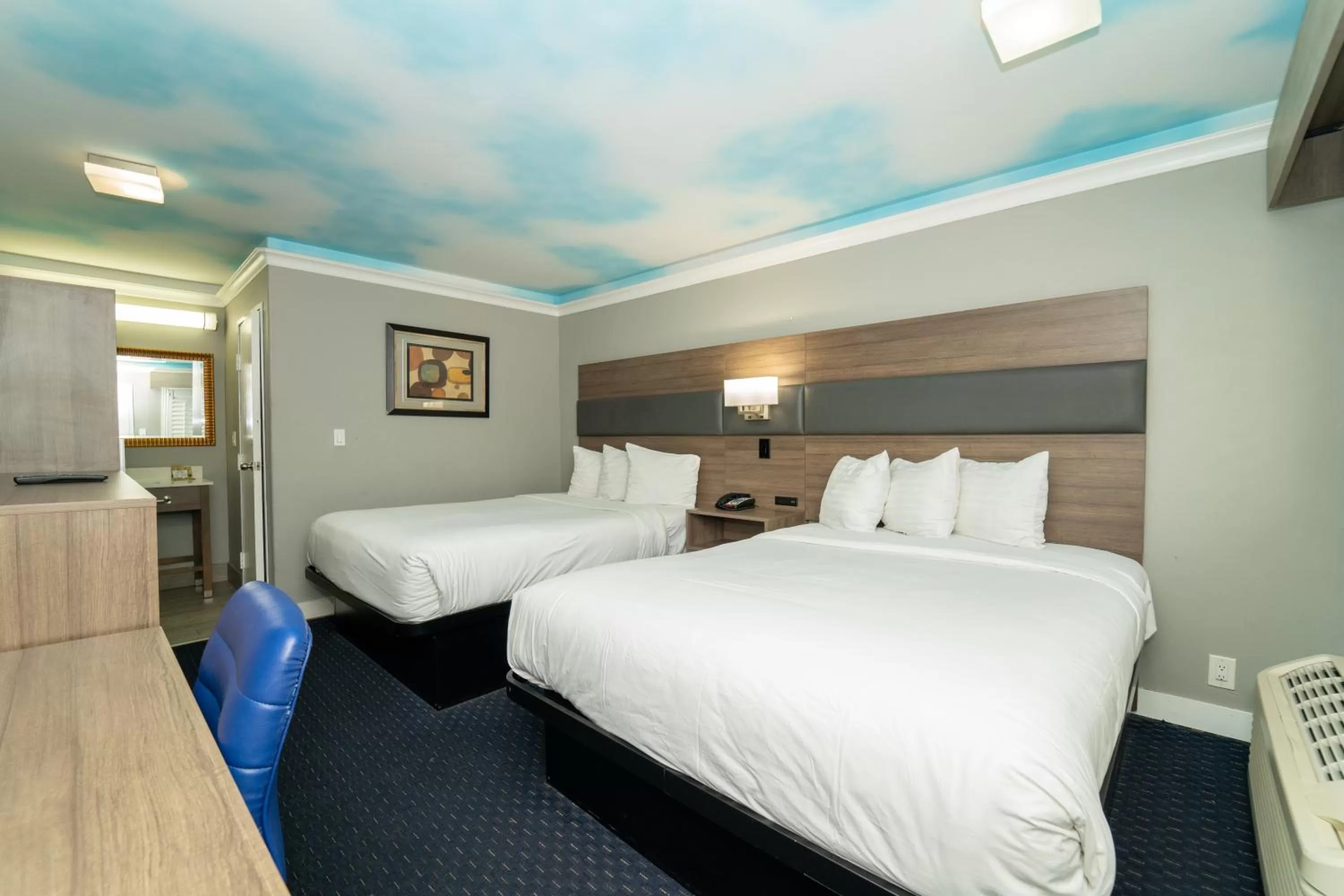 Queen Room with Two Queen Beds - Non-Smoking in Hollywood Palms Inns & Suites