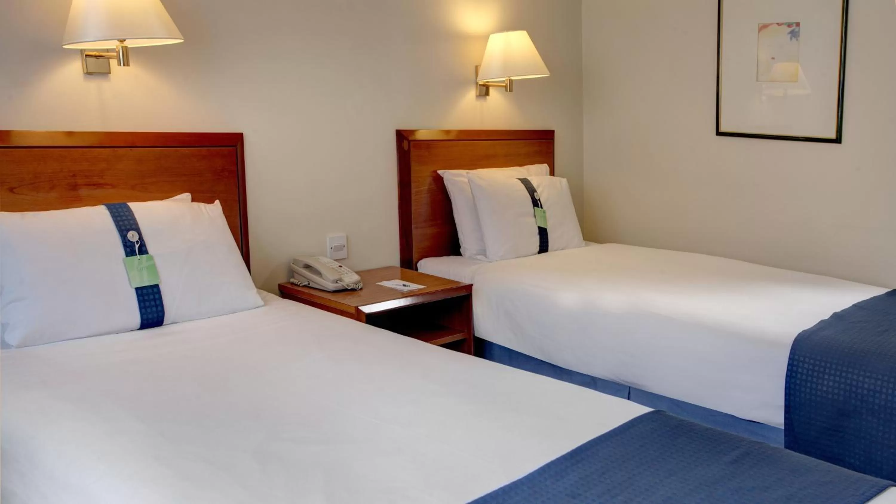Standard Twin Room in Holiday Inn Basingstoke by IHG