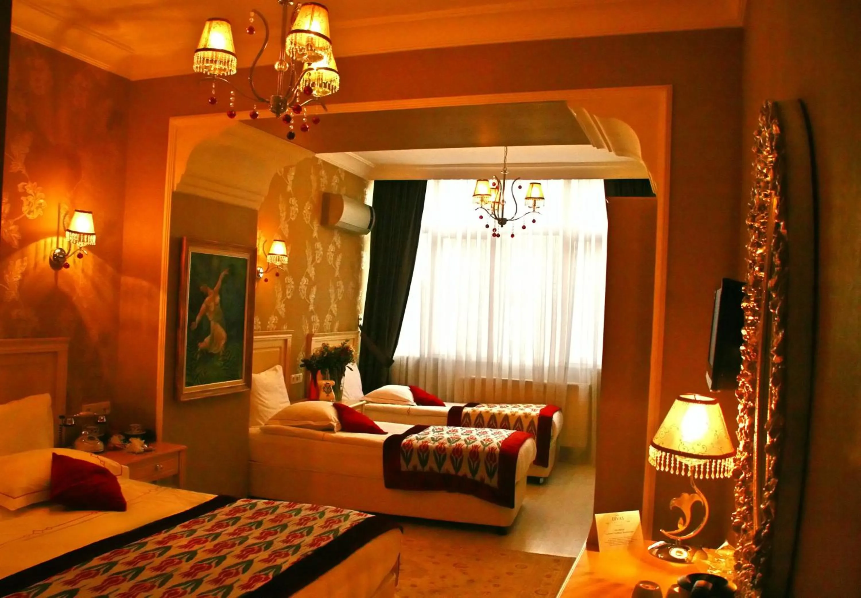 Quadruple Room with Bathroom in Divas Hotel