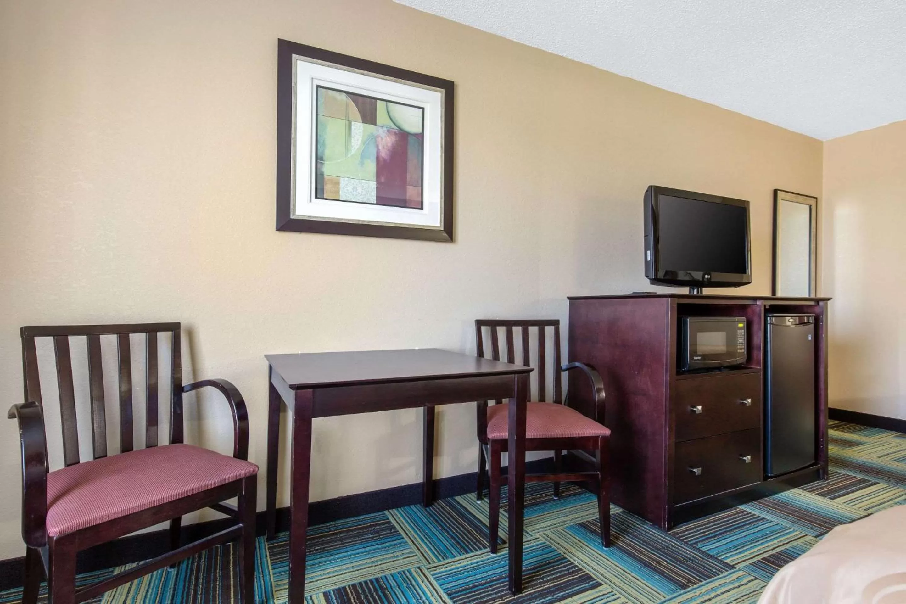 Queen Room with Two Queen Beds - Non-Smoking in Quality Inn & Suites Arnold