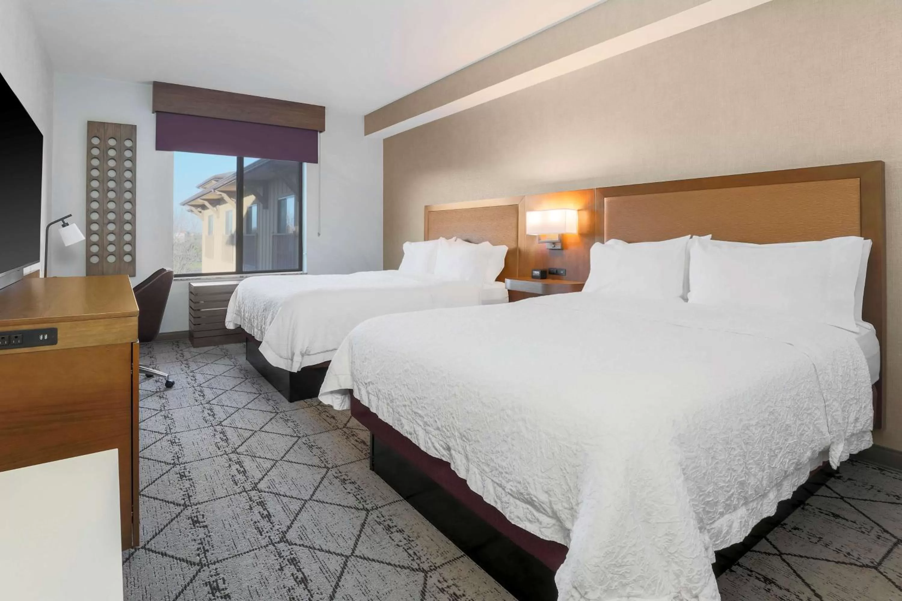 Queen Room with Two Queen Beds - Mobility and Hearing Access/Non-Smoking in Hampton Inn & Suites Windsor-Sonoma Wine Country