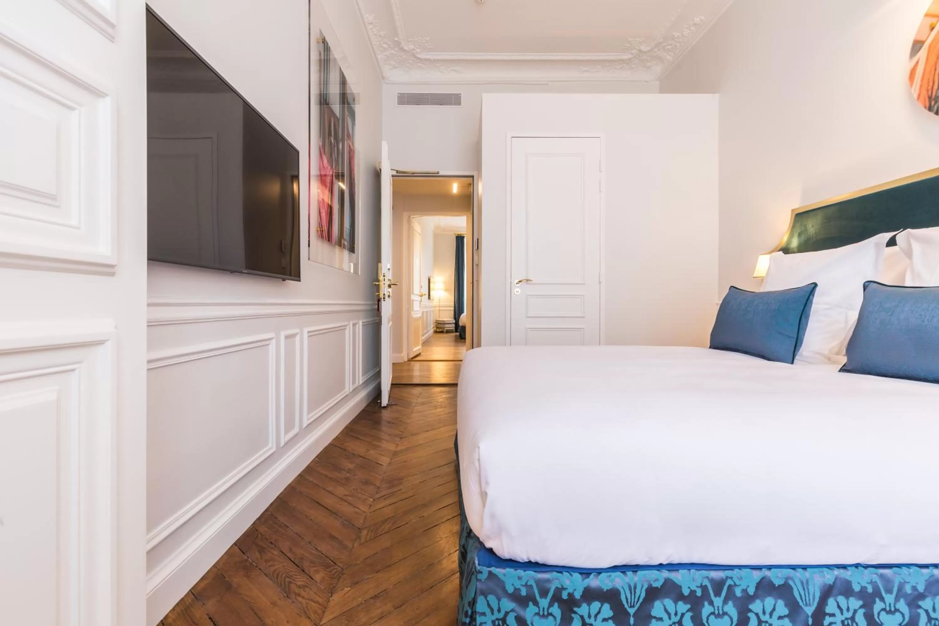 Two Connecting Double Rooms in Hôtel Alfred Sommier