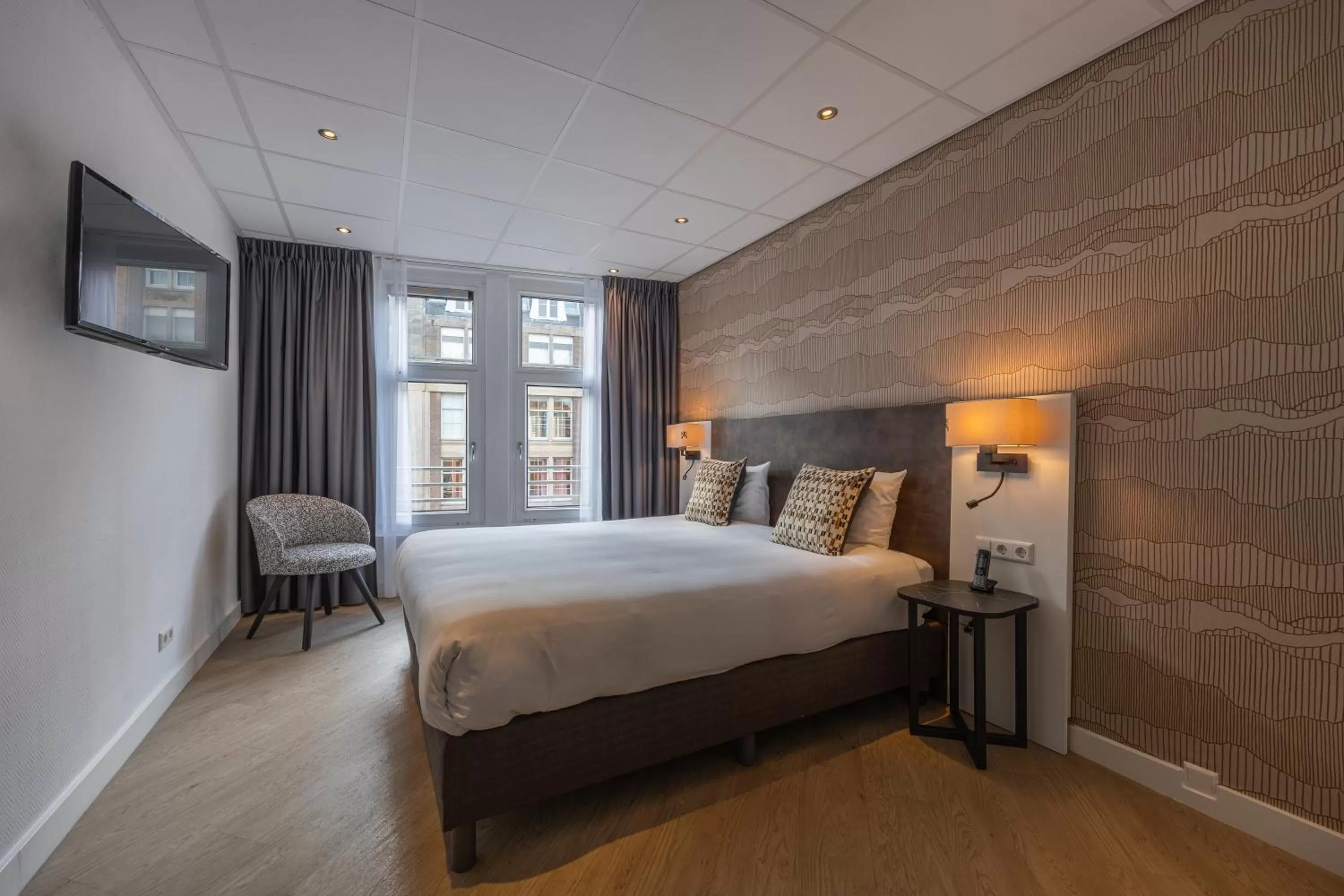 Comfort Double or Twin Room with City View in Hotel Amsterdam De Roode Leeuw