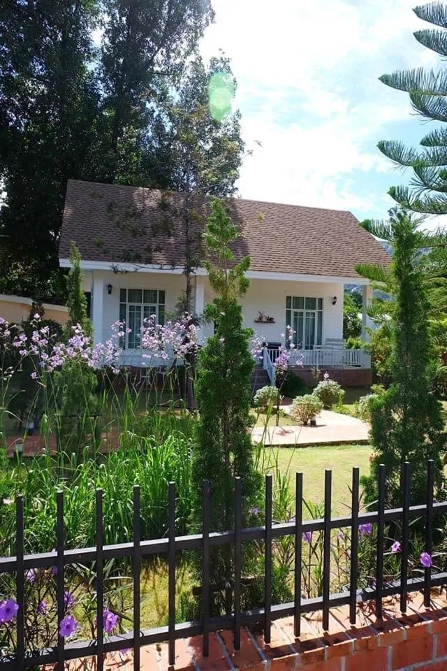 Deluxe Queen Room in Baroque Boutique Resort