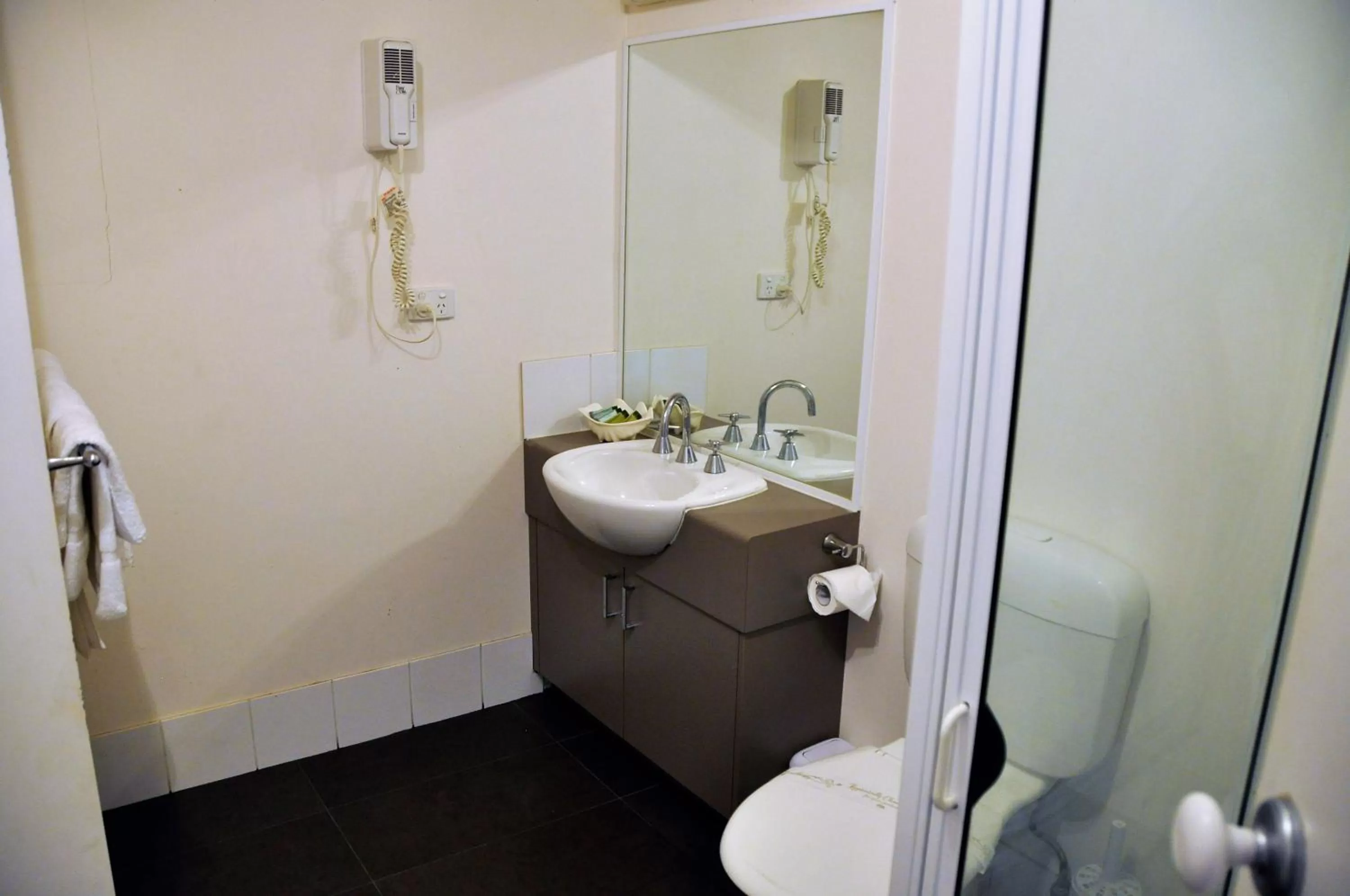 Twin Room with Ocean View - Upper Balcony in A Great Ocean View Motel