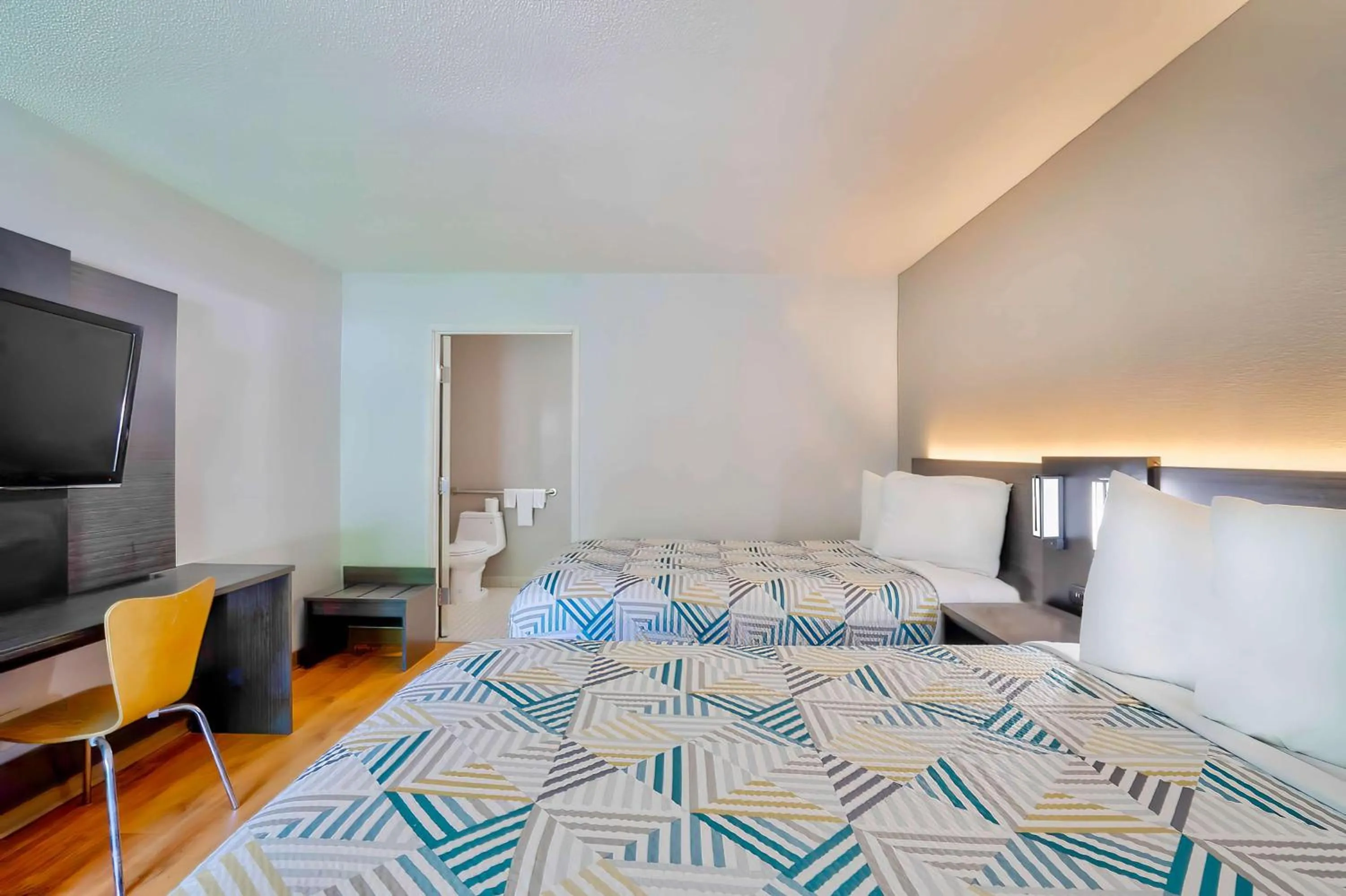 Quadruple Room - Non-Smoking in Motel 6 Virginia Beach