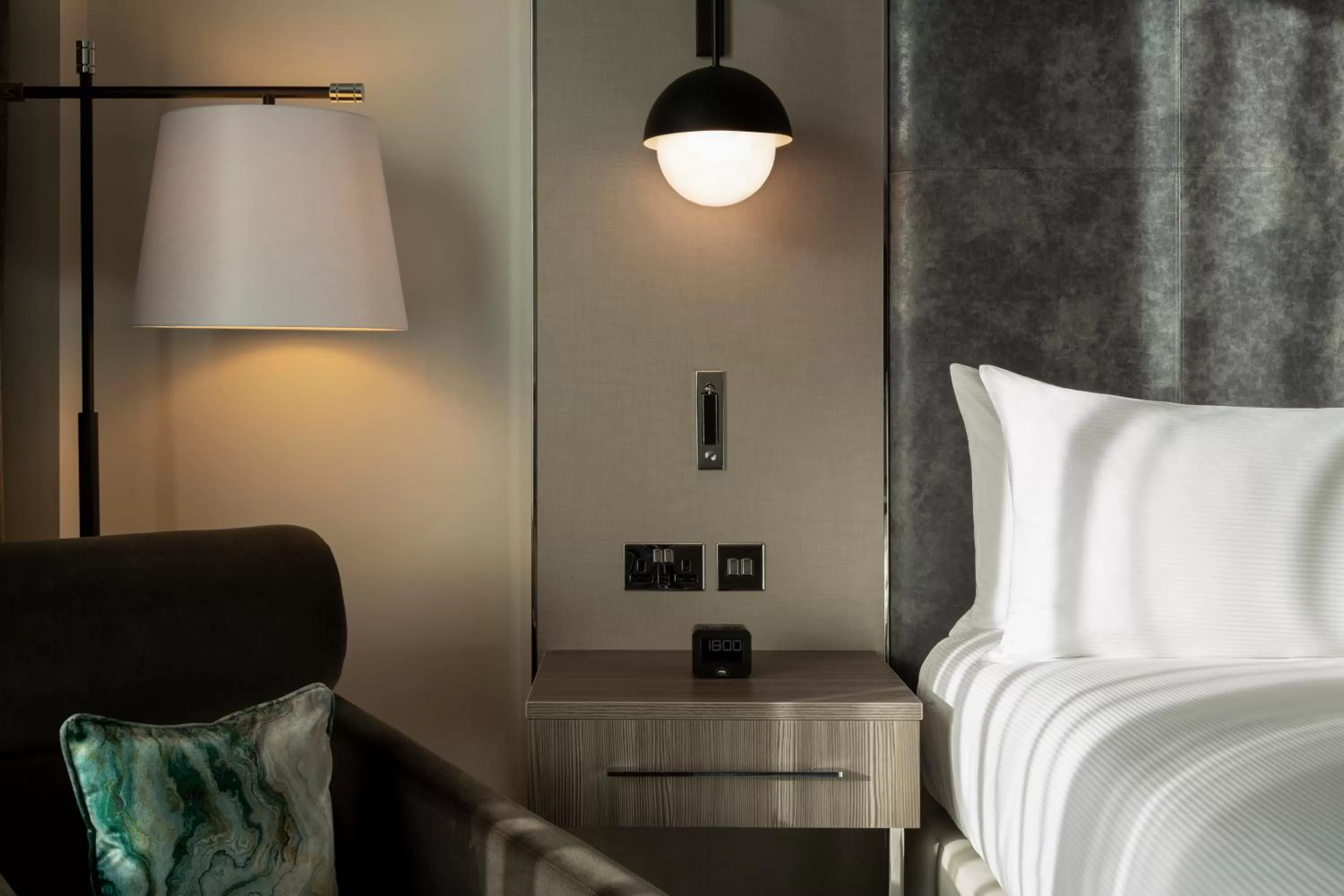 One-Bedroom King Suite - Lounge Access in Hilton Aberdeen TECA