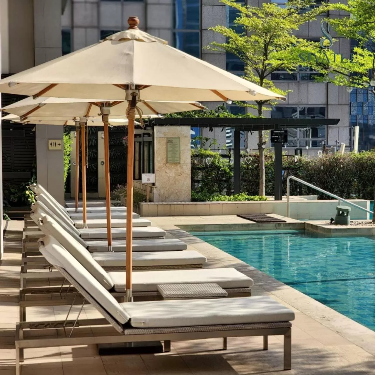 Butterfly Pea Grand Royal Duplex Suite - Two Bedroom in Sivatel Bangkok Hotel
