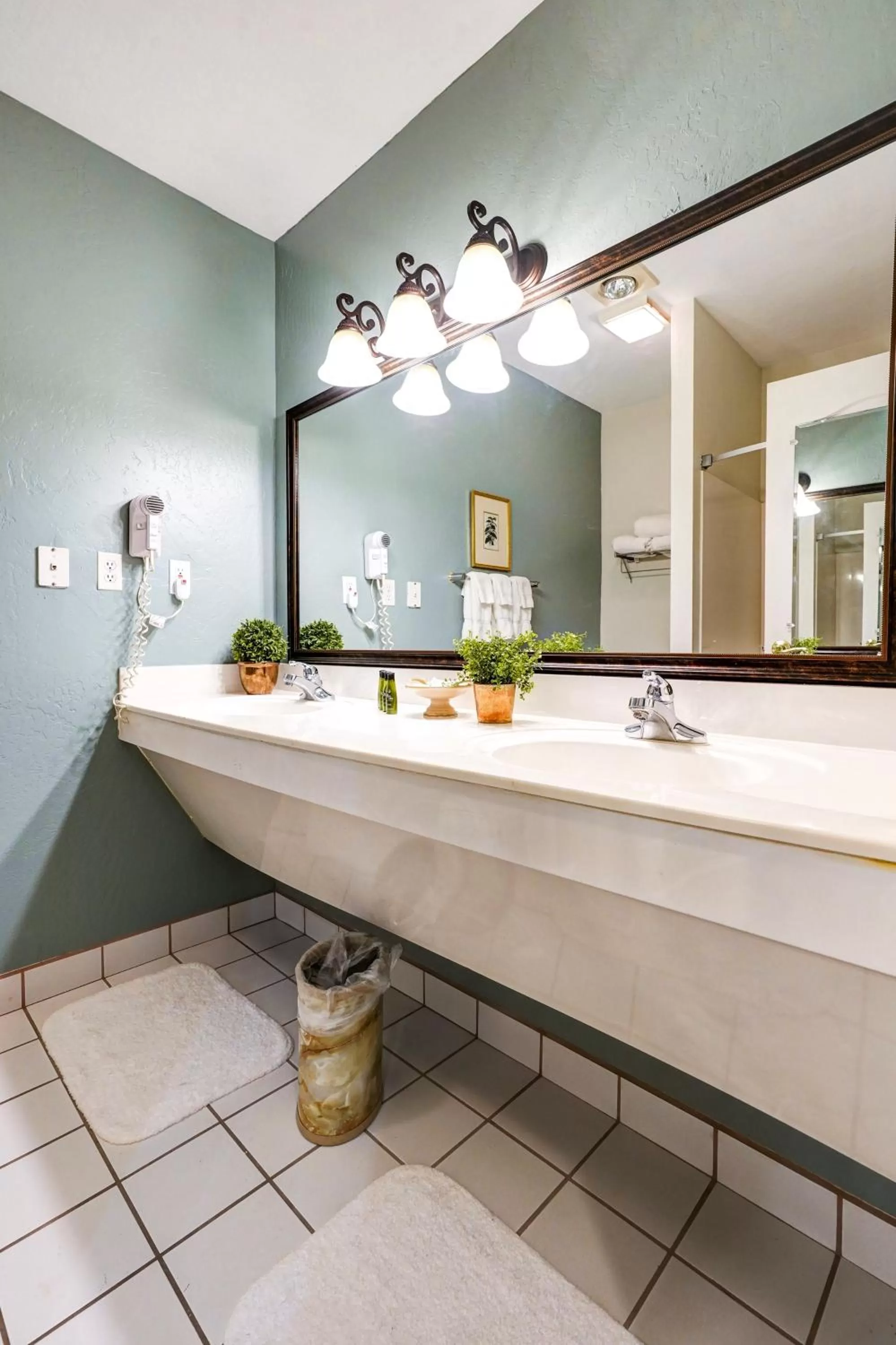 Deluxe Queen Room in Forest Villas Hotel