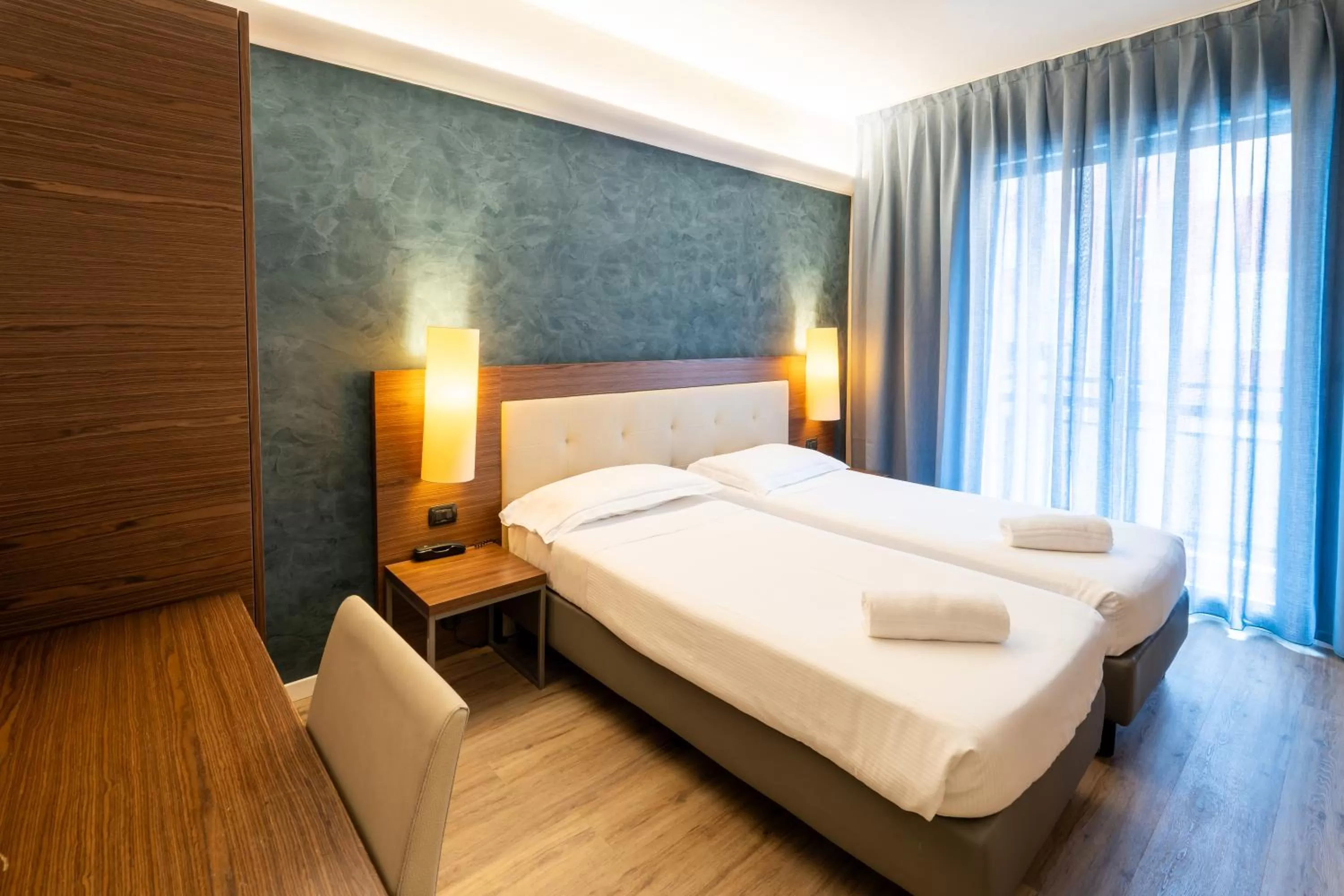 Premium Twin Room in Hotel Des Etrangers