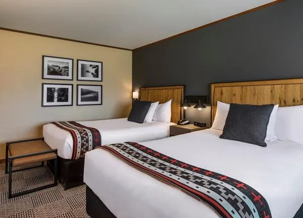 Superior River Double Room- ADA in Skamania Lodge