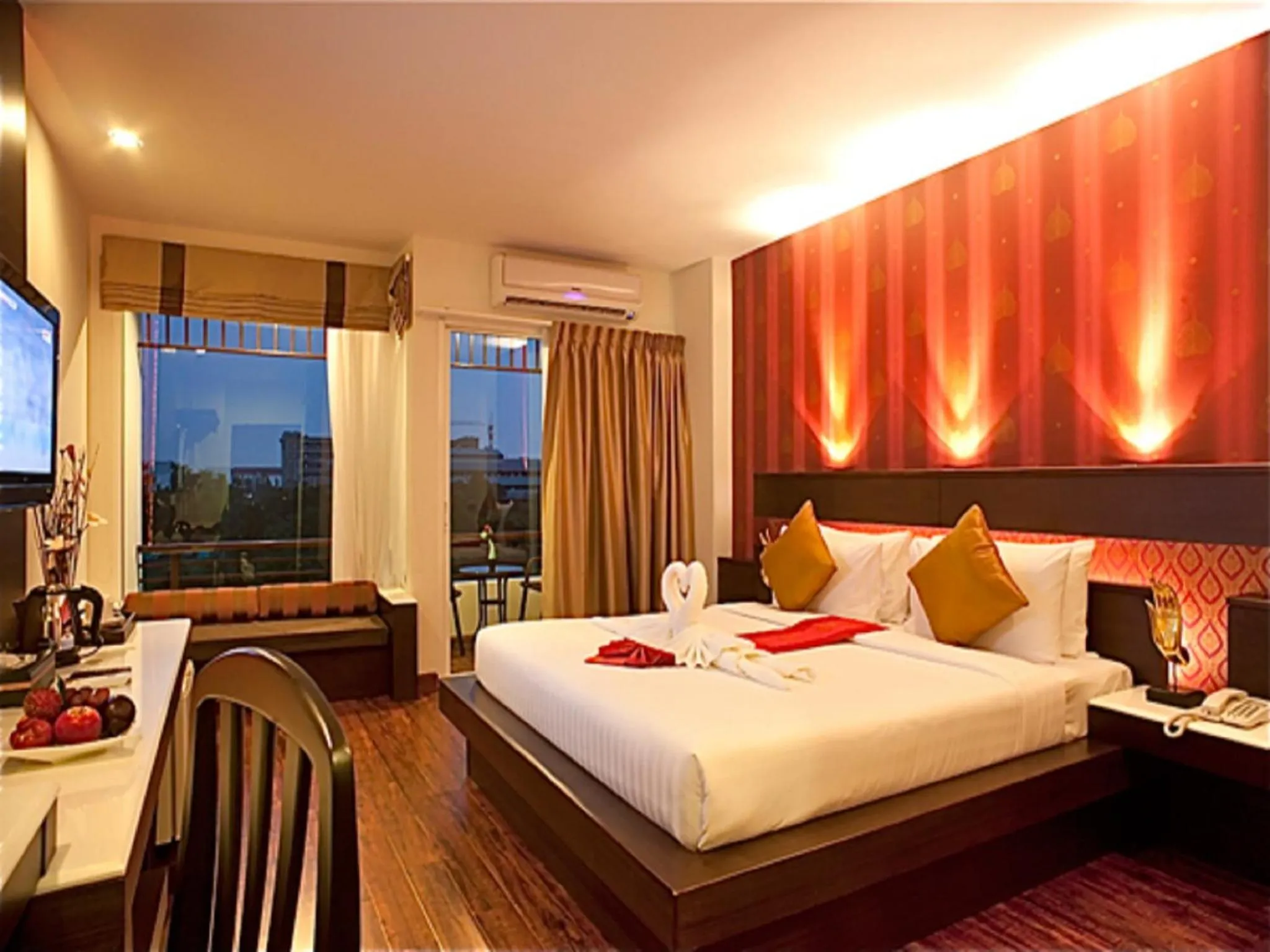 Superior Double Room with Round-Trip Airport Transfer in Suvarnabhumi Suite Hotel