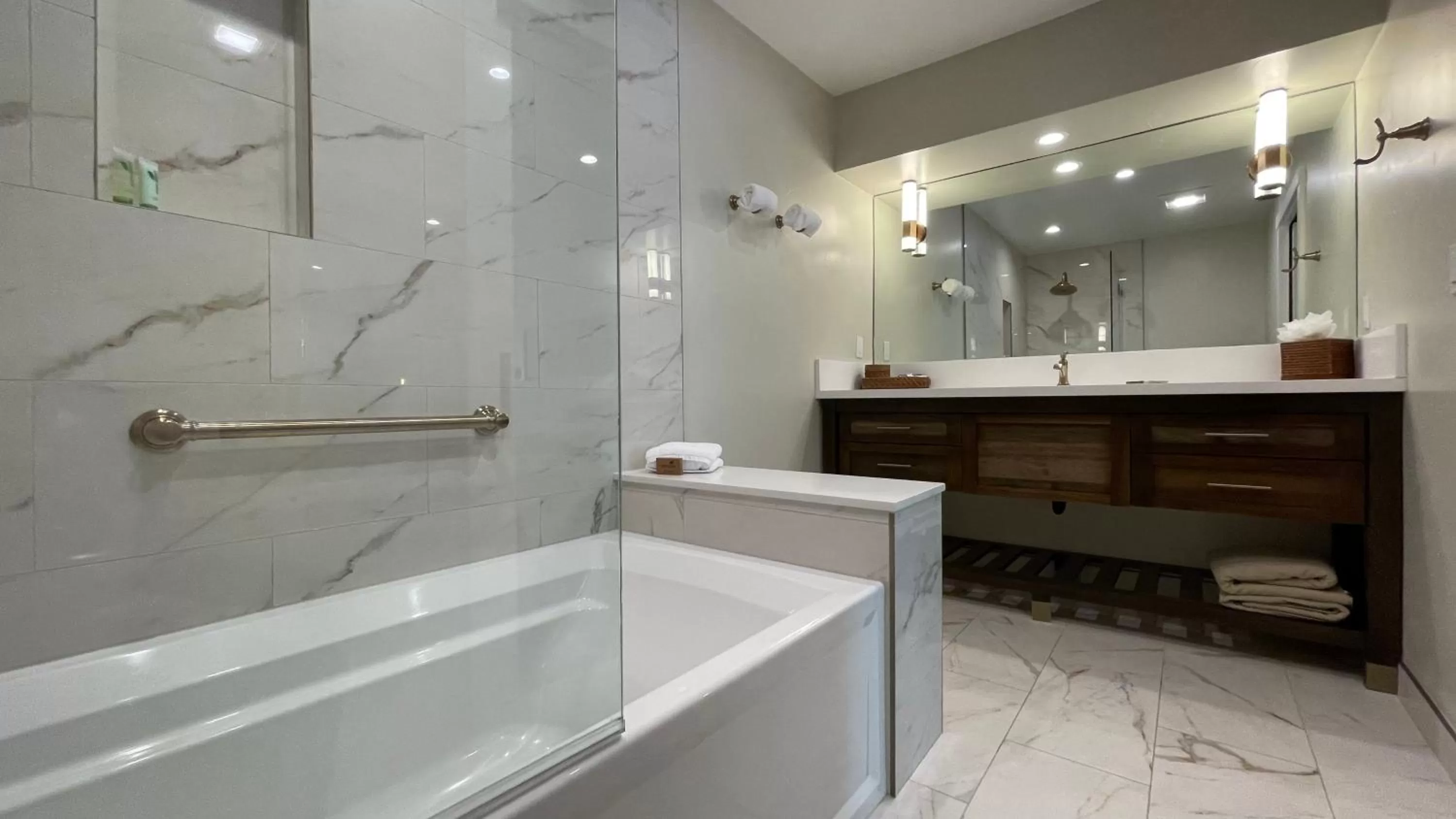 Superior Queen Room with Two Queen Beds in The Jack London Lodge