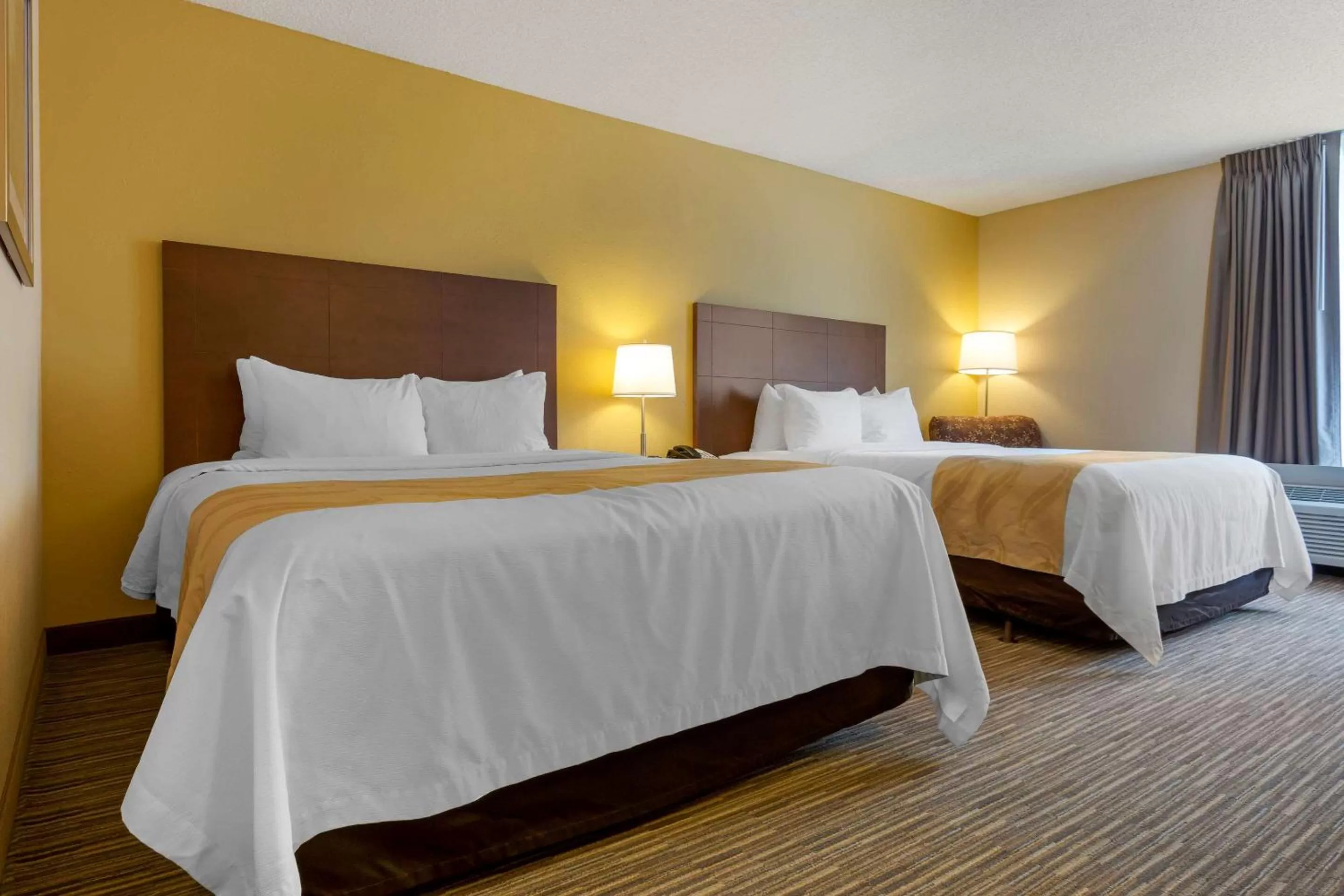 Queen Room with Two Queen Beds - Non-Smoking/Ground Floor in Quality Inn Harrison North