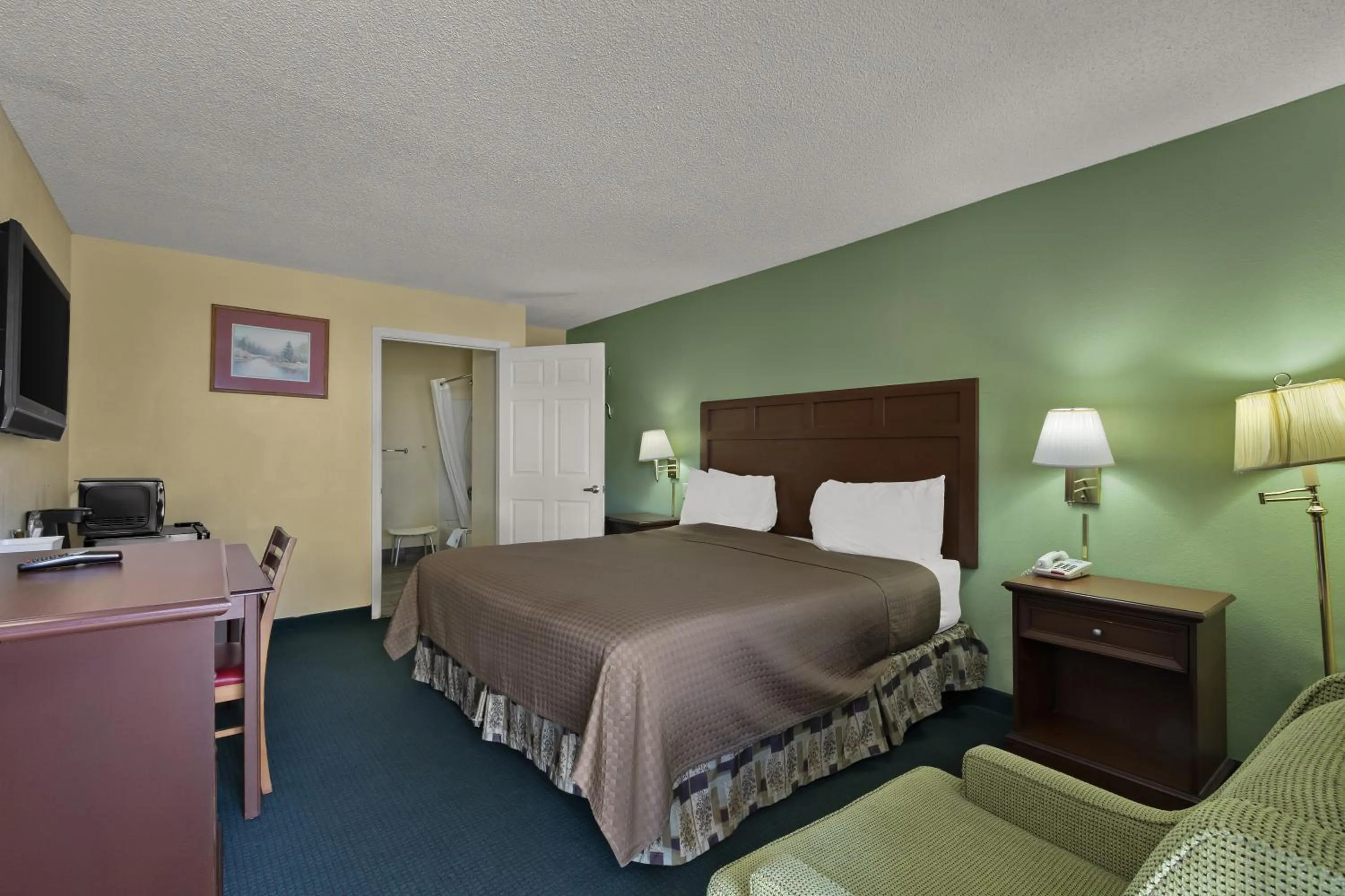 1 King Bed Accessible Non-Smoking in Americas Best Value Inn Edenton