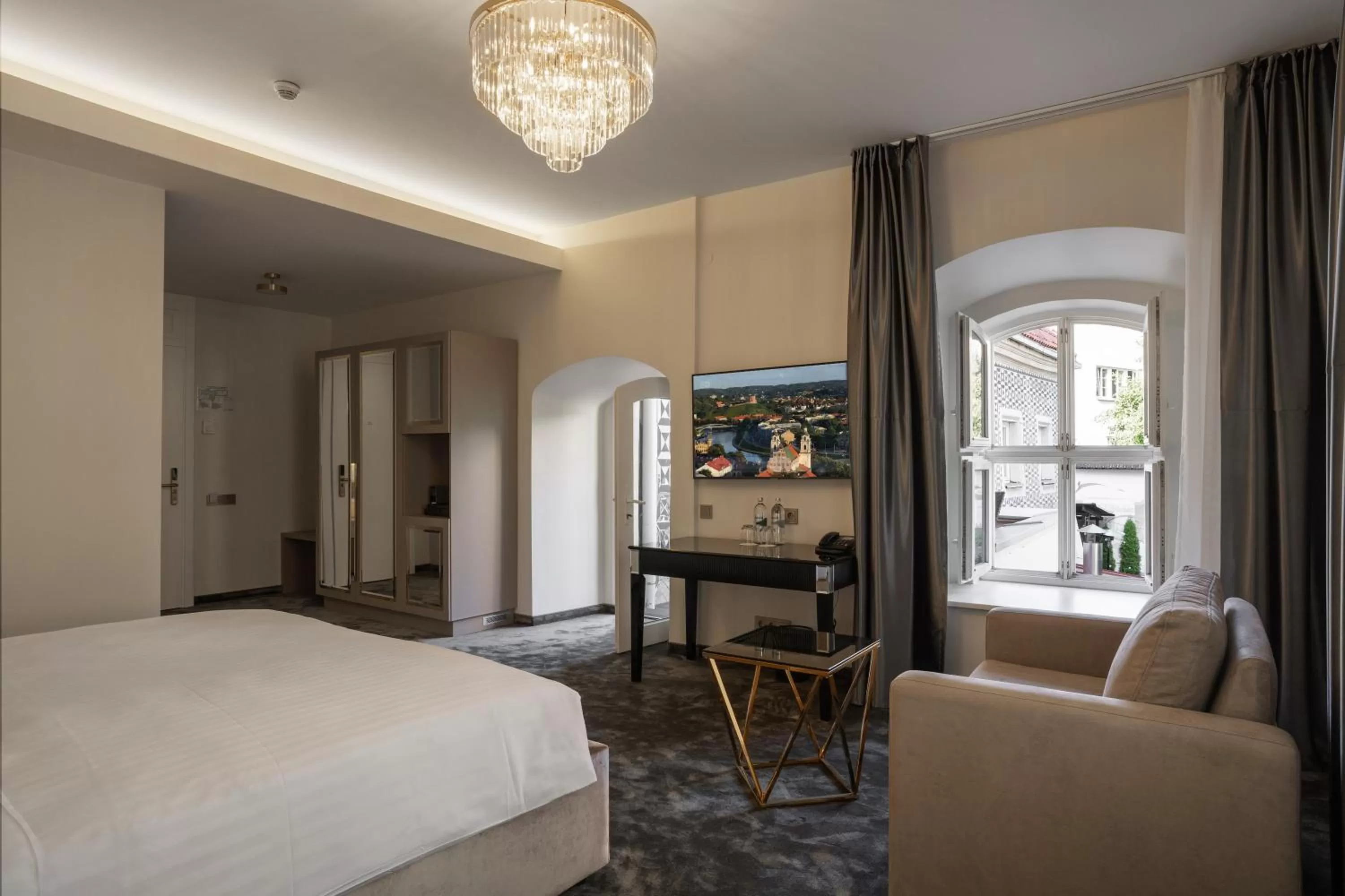 Deluxe Double Room with Balcony in St Palace Hotel