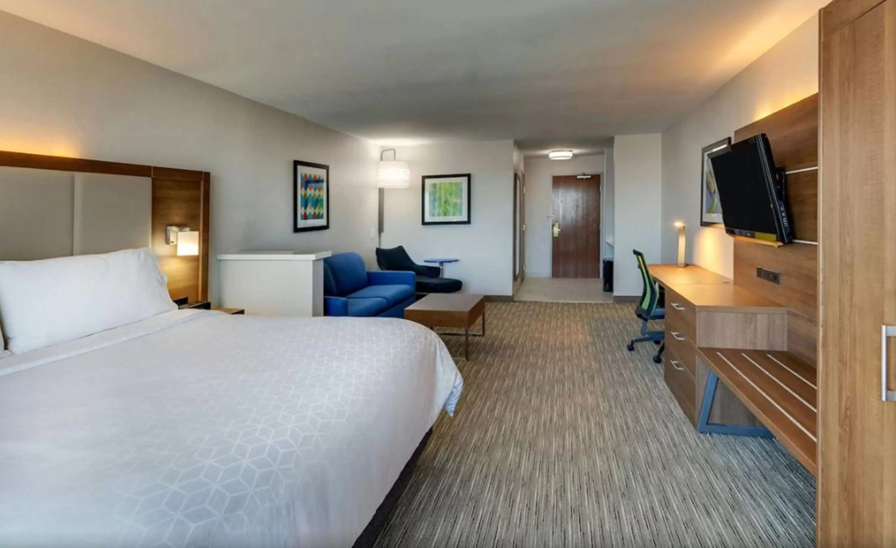 Standard Queen Room with Two Queen Beds and Mobility Accessible Tub in Holiday Inn Express Lake Worth NW Loop 820 by IHG