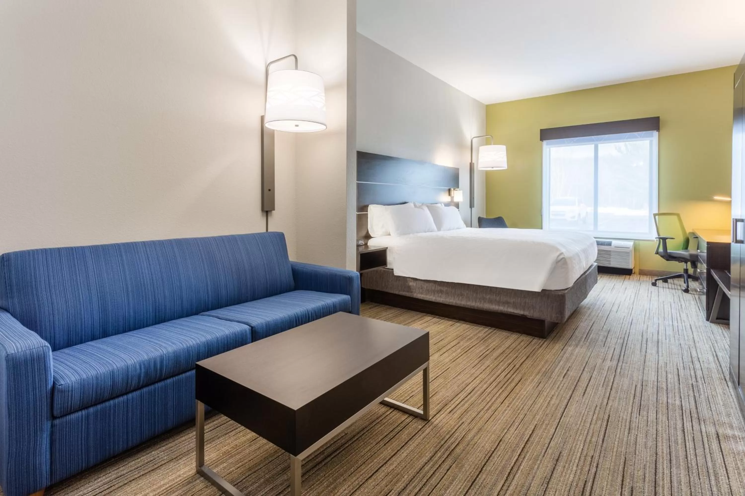 King Suite with Sofa Bed in Holiday Inn Express & Suites White Haven - Poconos by IHG