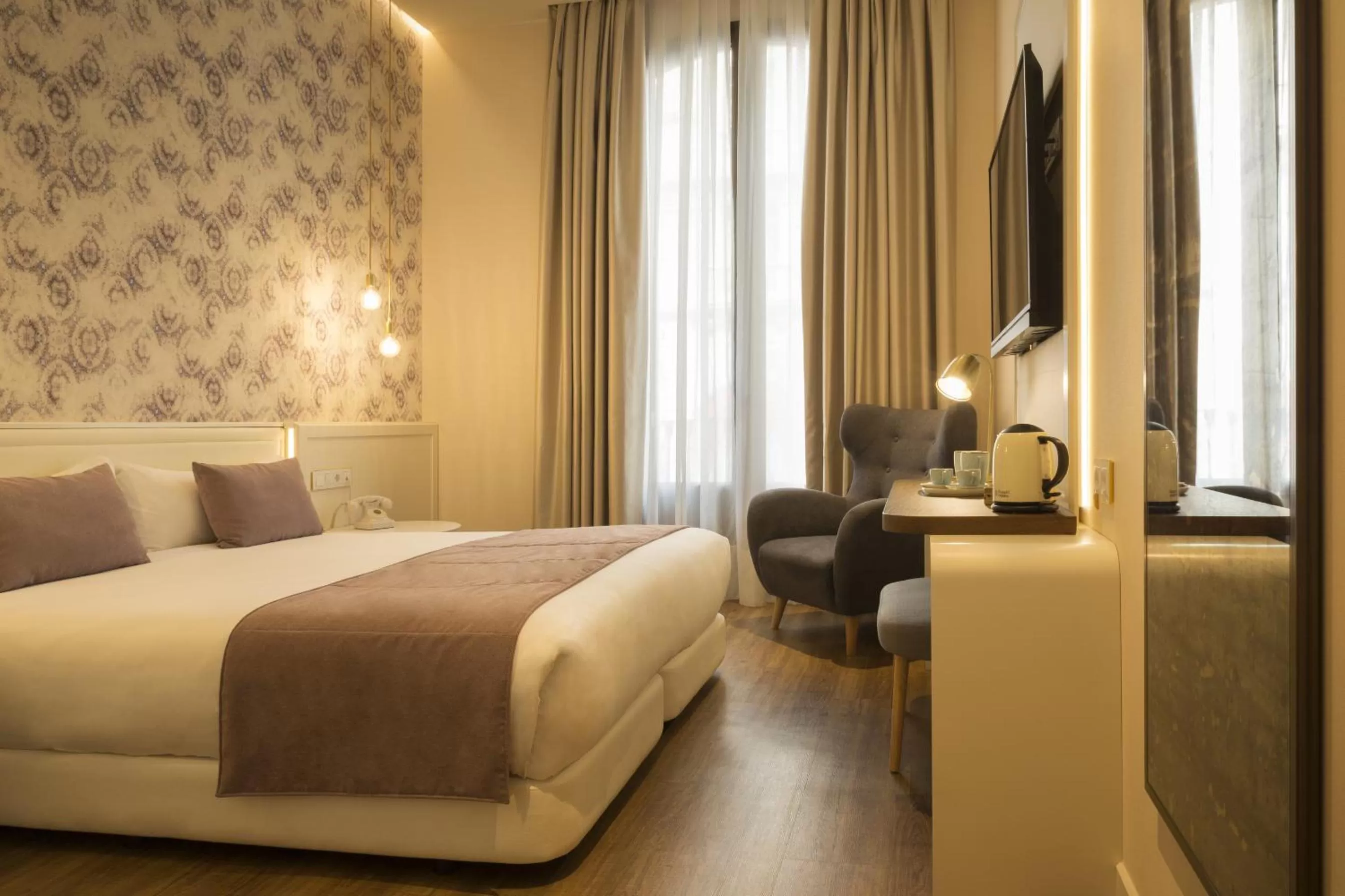 Double or Twin Room (1-2 Adults) in ICON Bcn