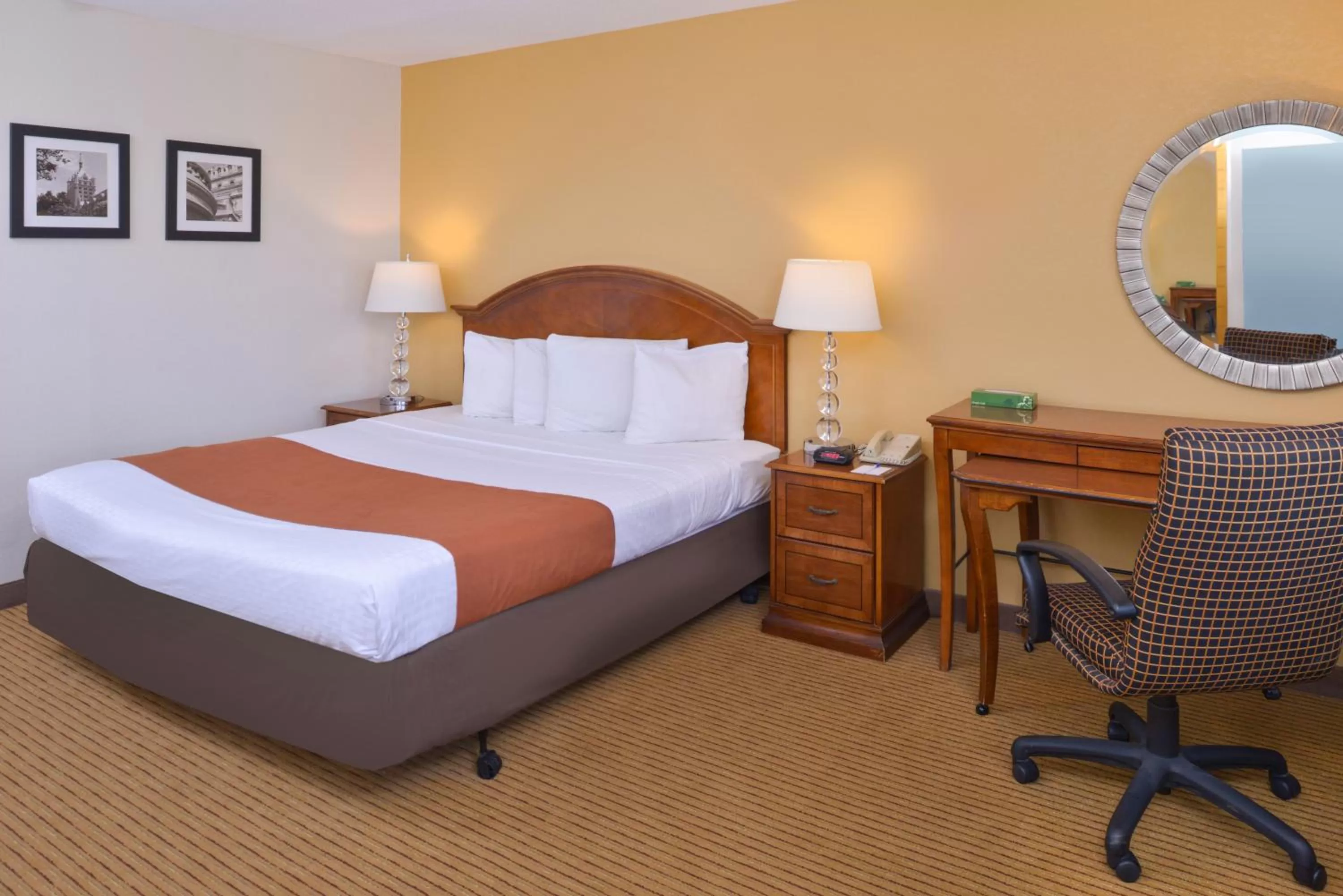 Deluxe King Suite in Americas Best Value Inn Plattsburgh