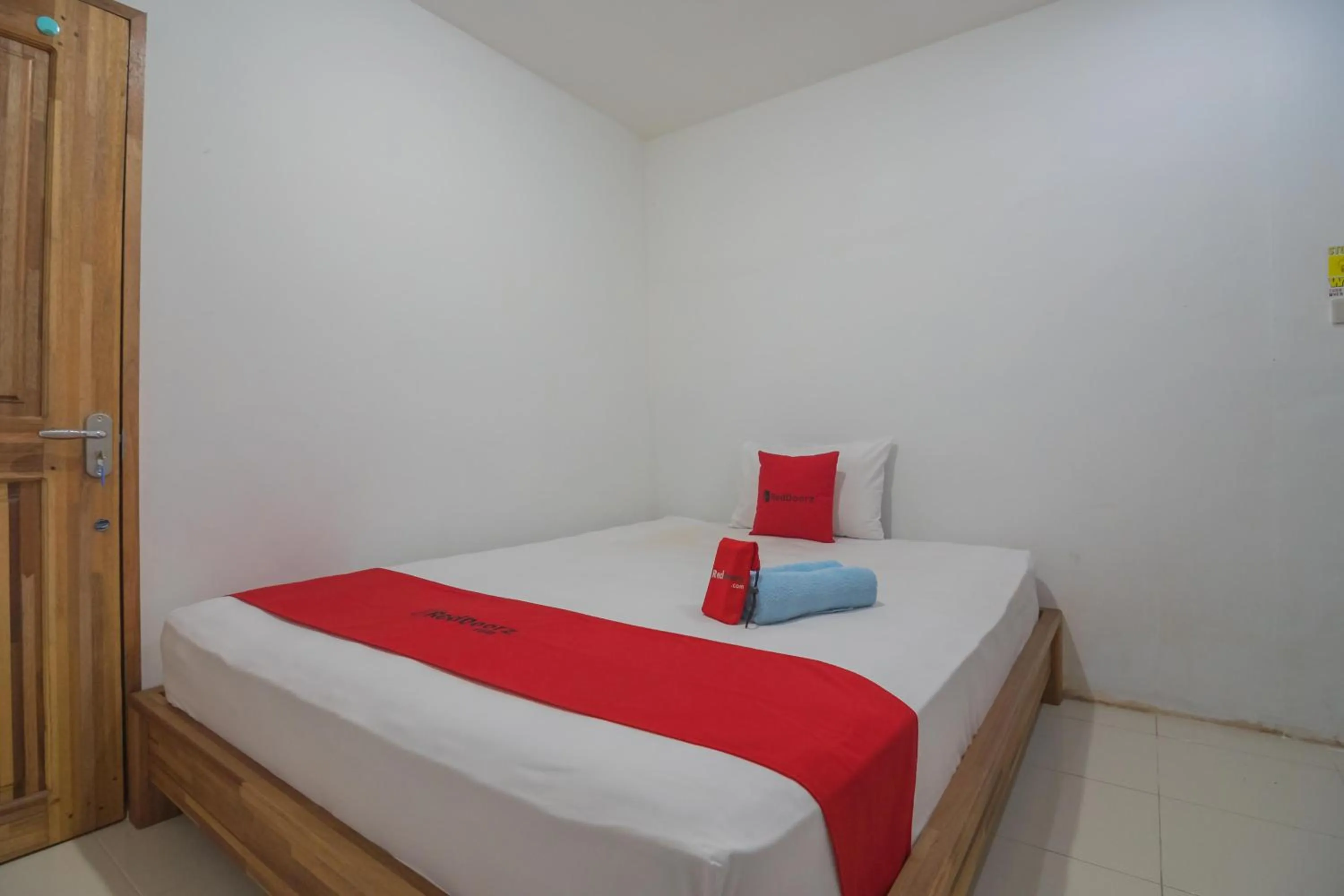 Deluxe Room in RedDoorz near Gajah Mada Pontianak