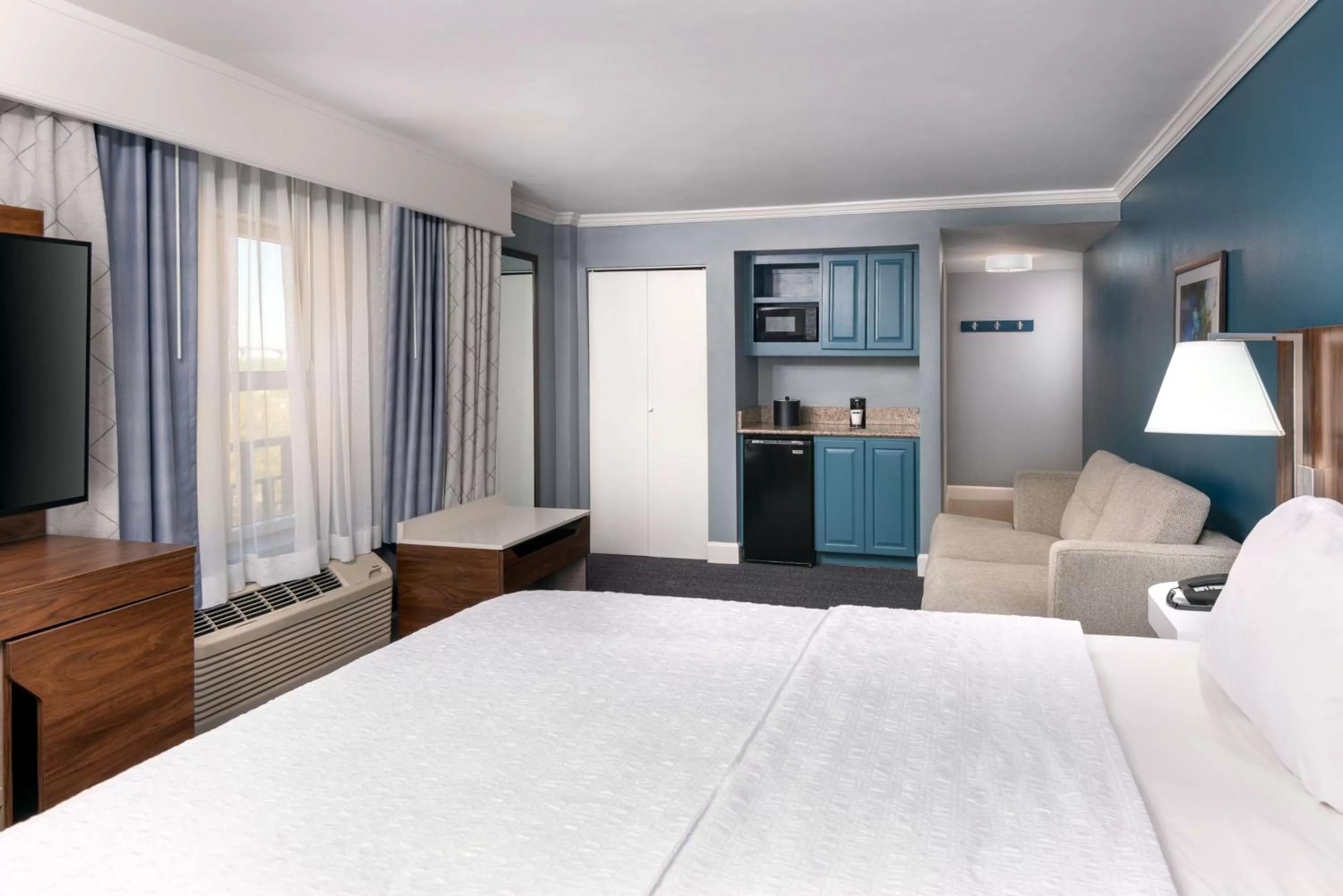 King Room with Sofa Bed - Non-Smoking in Hampton Inn Savannah Historic District