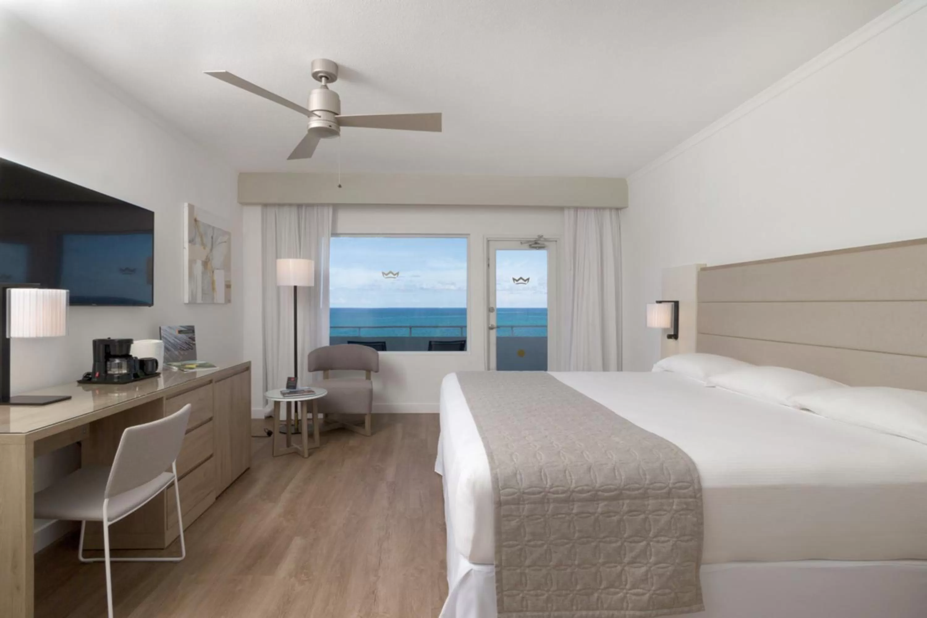 Deluxe Ocean Front King Bed in Riu Plaza Miami Beach