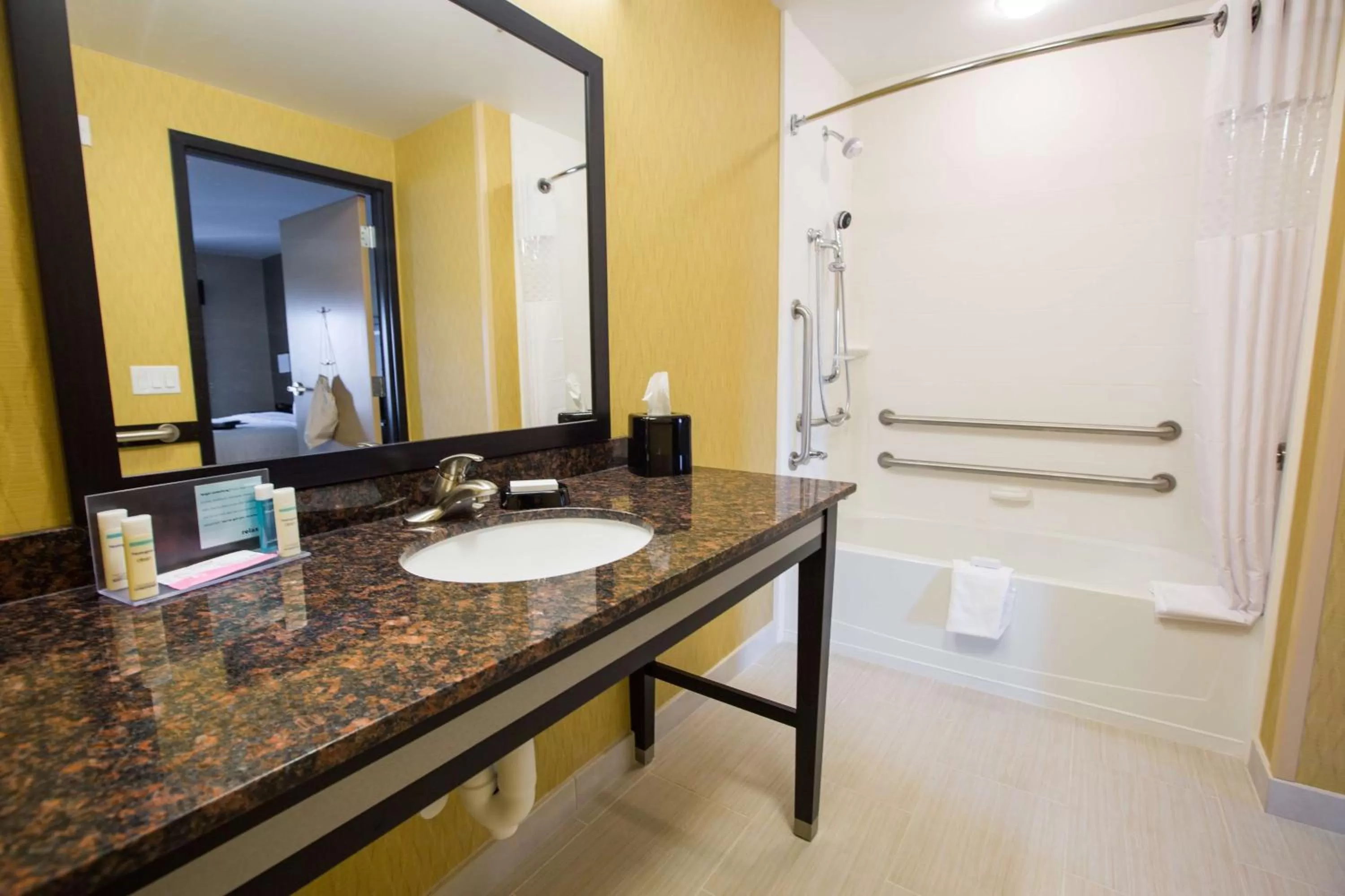 Studio with Two Queen Beds and Bath Tub - Mobility and Hearing Access/Non-Smoking in Hampton Inn & Suites Toledo/Westgate