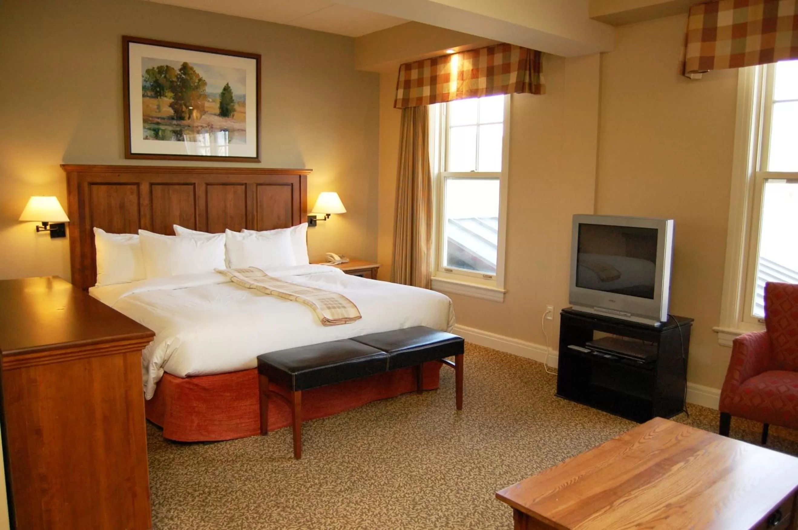 King Suite with Sofa Bed - Non-Smoking in Calabogie Peaks Hotel, Ascend Hotel Collection