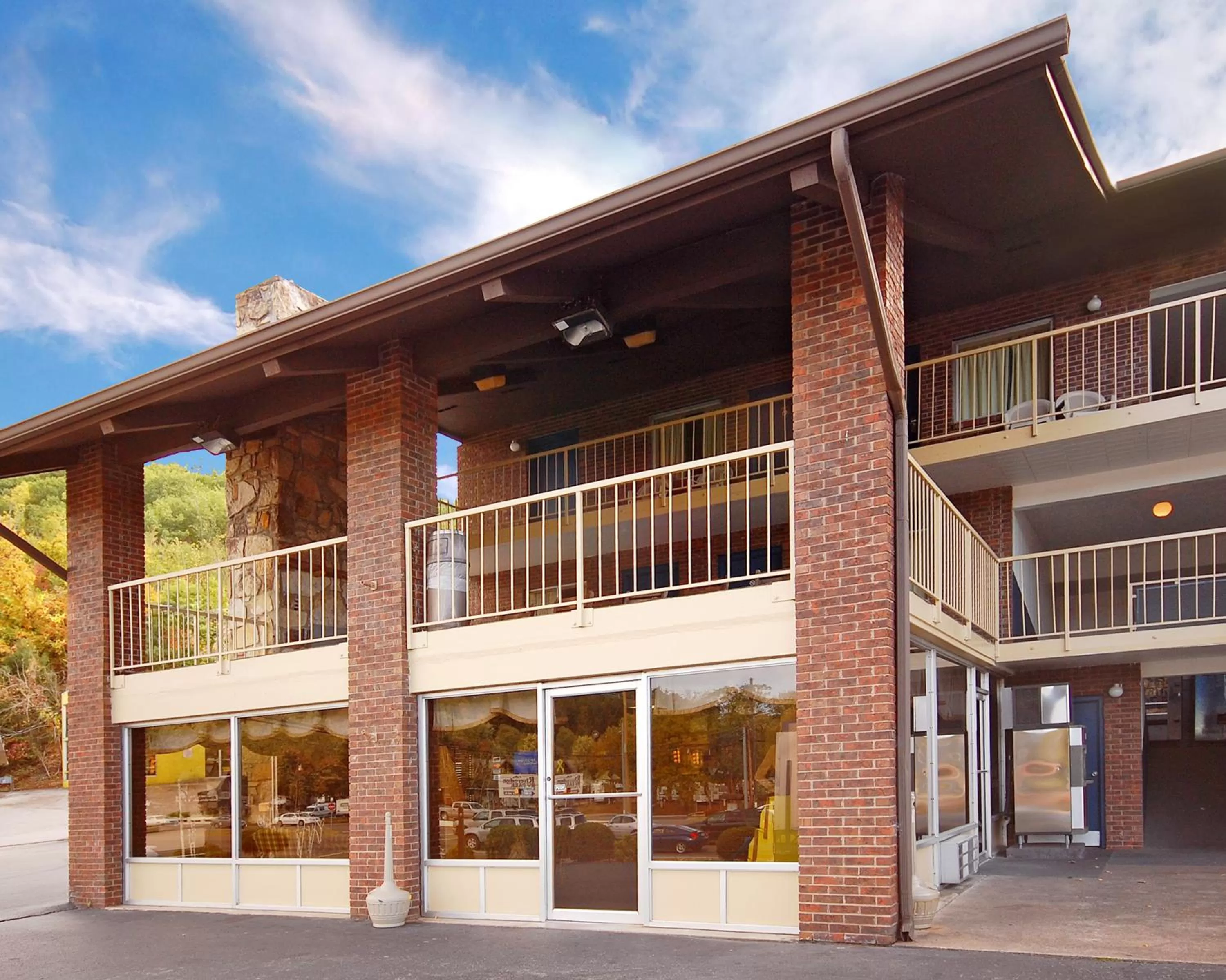 Facade/entrance in Wild Bear Inn