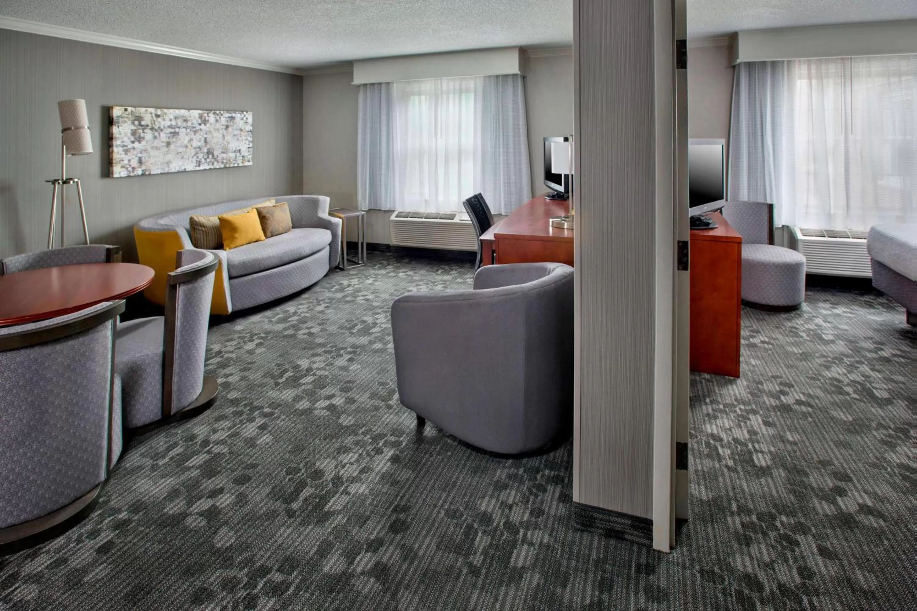 King Suite in Sonesta Select Tinton Falls Eatontown