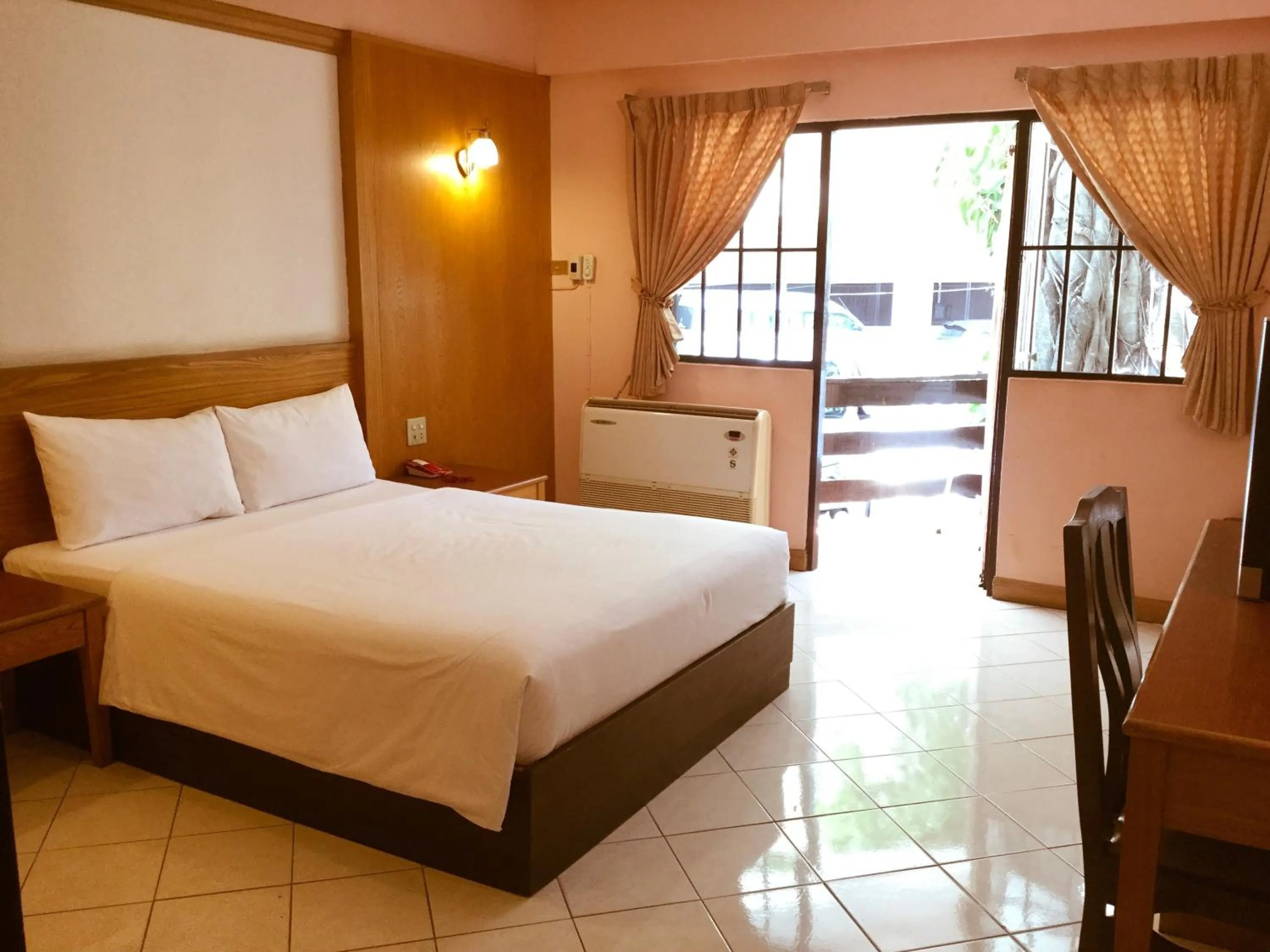Deluxe Double Room in Pattaya At Nine