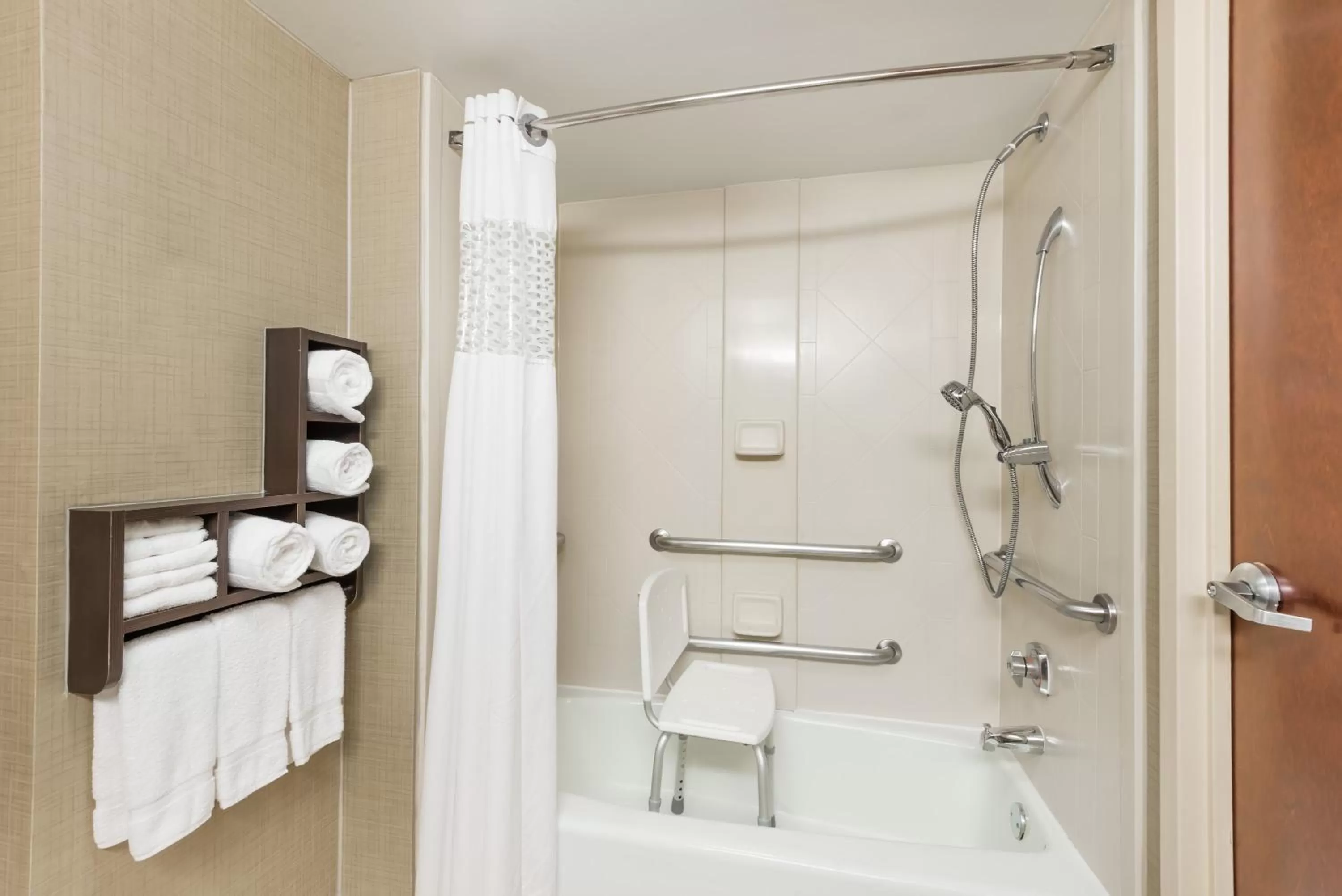 King Room - Disability Access/Non-Smoking in Wingate by Wyndham Springfield