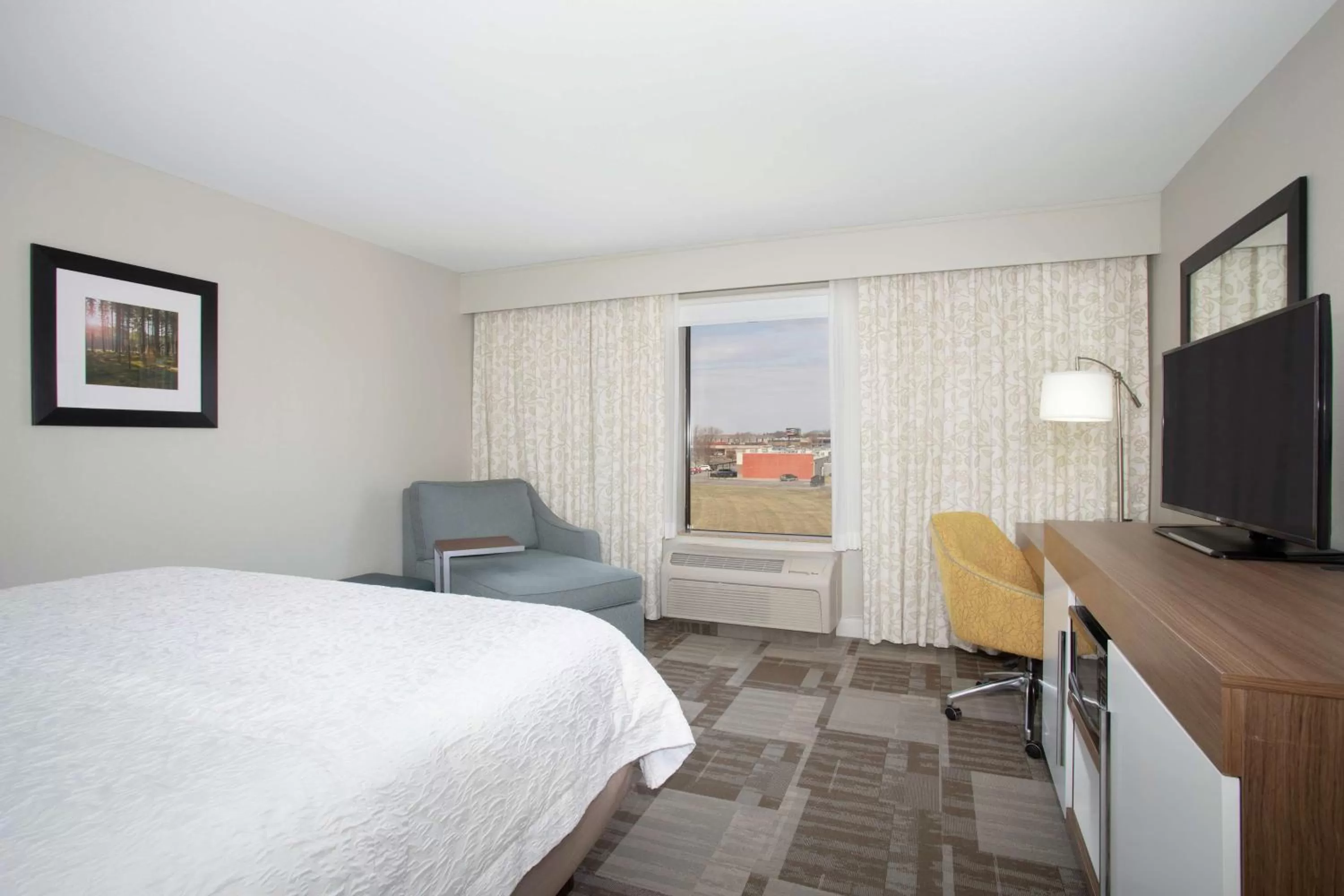 Bedroom, Bed in Hampton Inn Bellevue